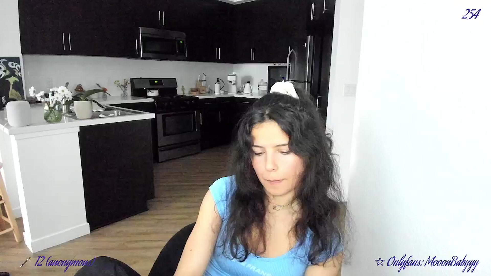 Gallery image thumbnail from vroom's myfreecams stream on, 05/05/2025, 24:27 image 7 of 20