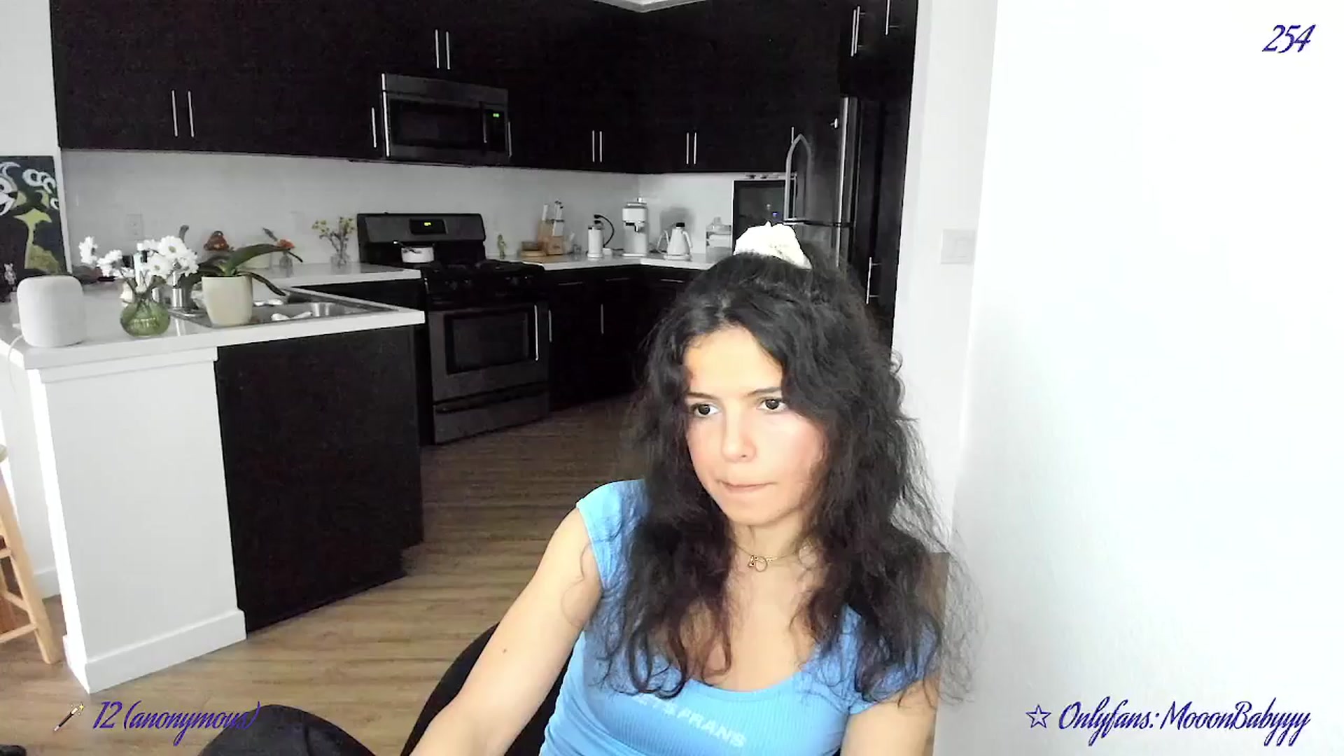 Gallery image thumbnail from vroom's myfreecams stream on, 05/05/2025, 24:27 image 8 of 20