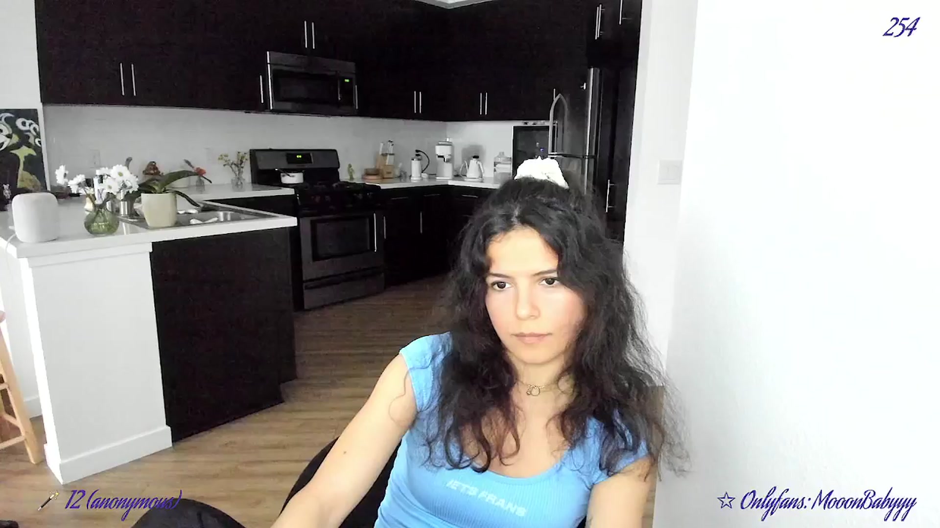 Gallery image thumbnail from vroom's myfreecams stream on, 05/05/2025, 24:27 image 11 of 20