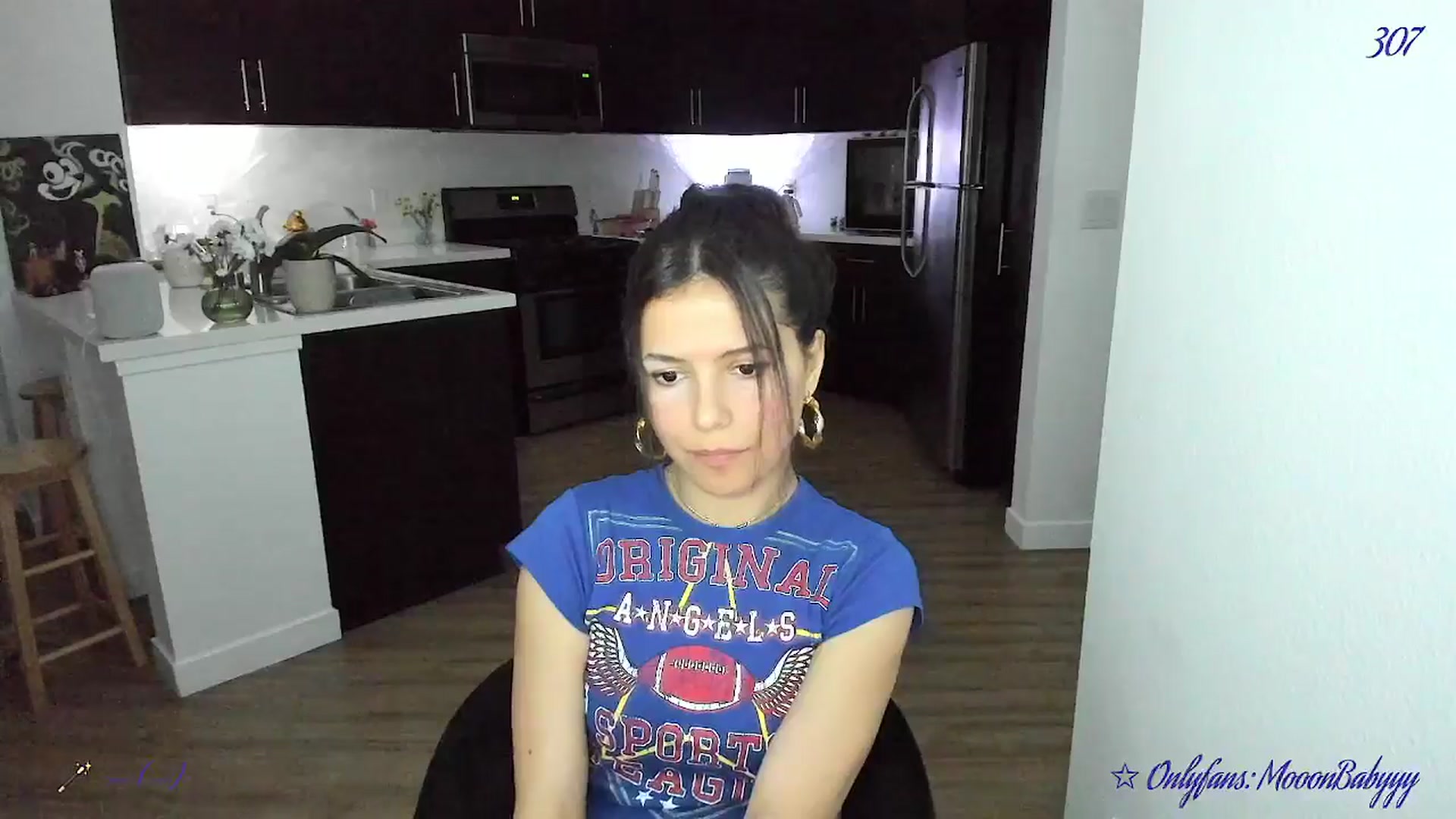 Gallery image thumbnail from vroom's myfreecams stream on, 05/06/2025, 06:10 image 4 of 20