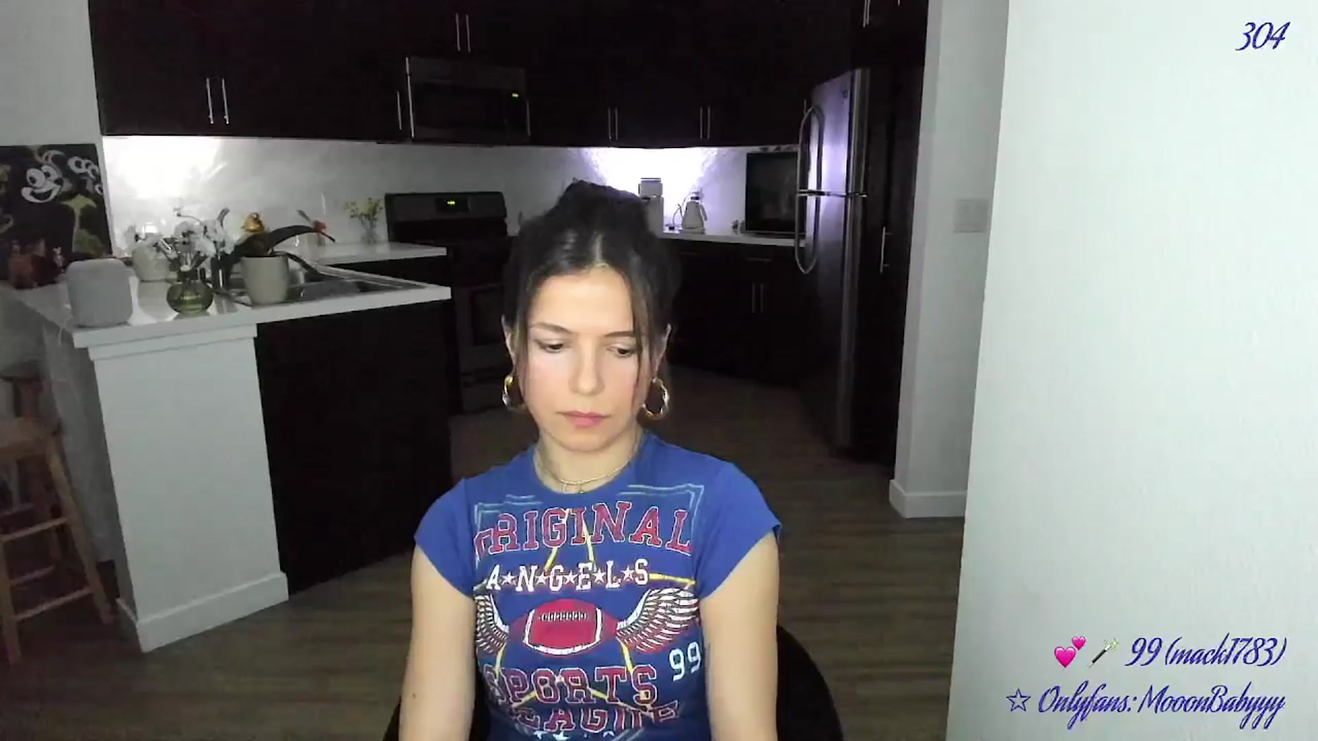 Gallery image thumbnail from vroom's myfreecams stream on, 05/06/2025, 06:10 image 8 of 20