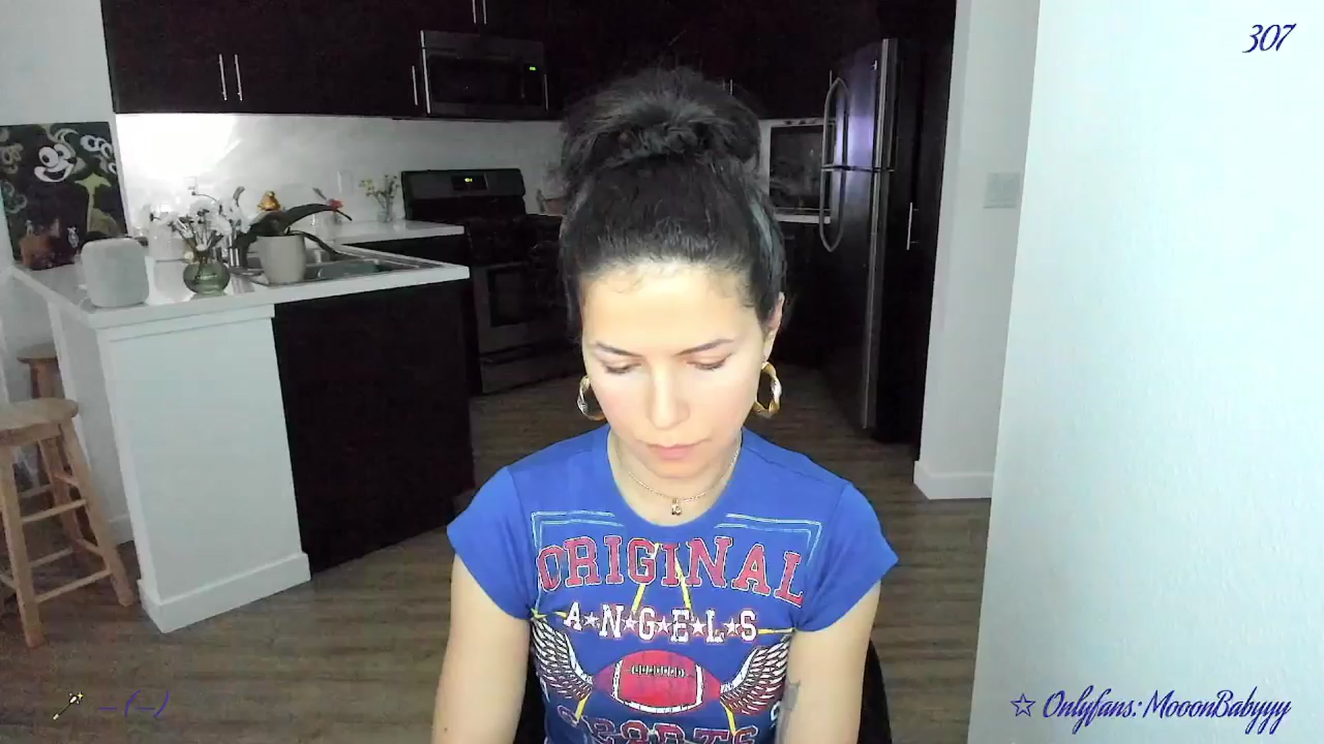 Gallery image thumbnail from vroom's myfreecams stream on, 05/06/2025, 06:10 image 1 of 20