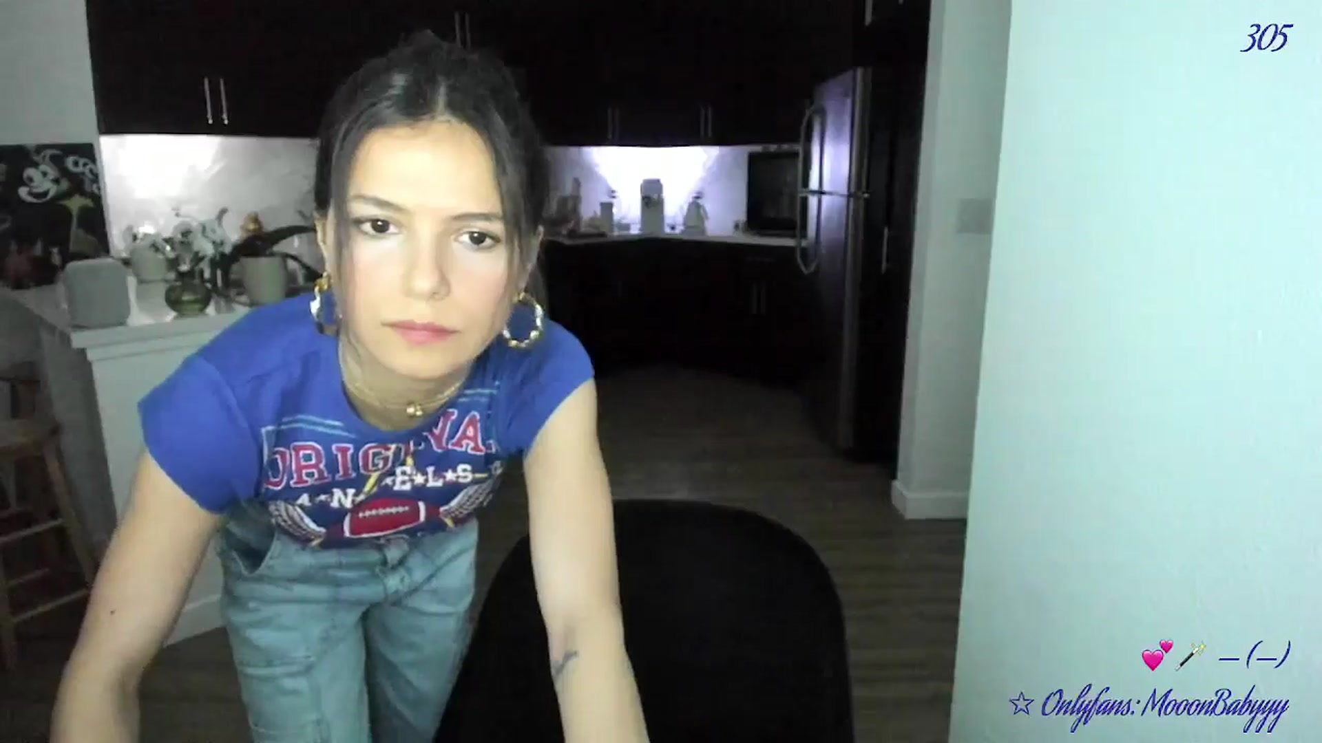 Gallery image thumbnail from vroom's myfreecams stream on, 05/06/2025, 06:10 image 9 of 20