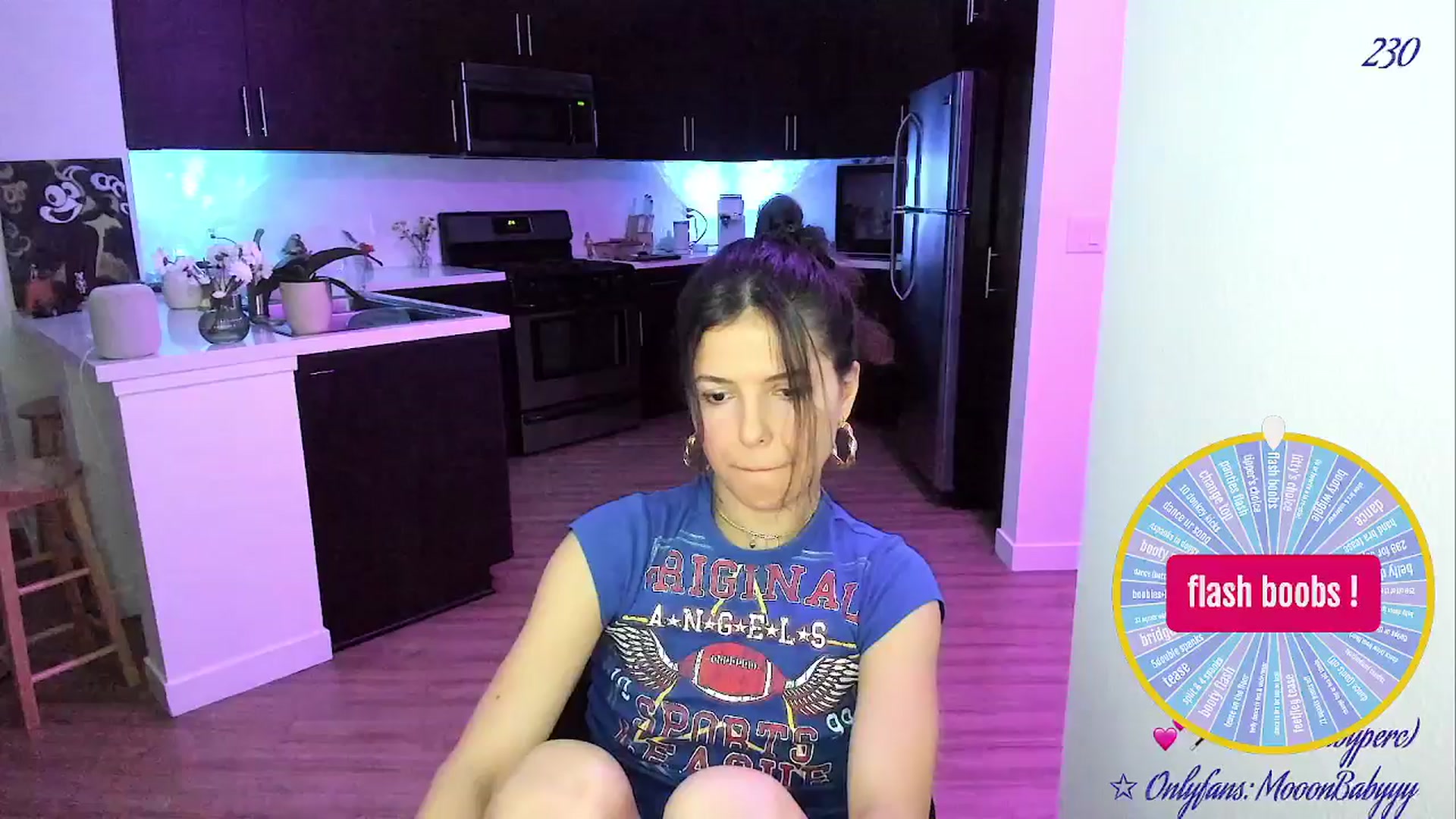 Gallery image thumbnail from vroom's myfreecams stream on, 05/06/2025, 06:24 image 12 of 20