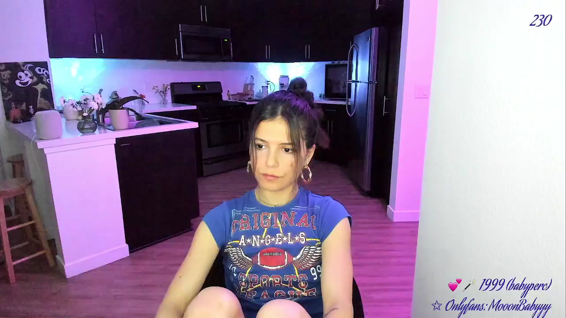Gallery image thumbnail from vroom's myfreecams stream on, 05/06/2025, 06:24 image 17 of 20
