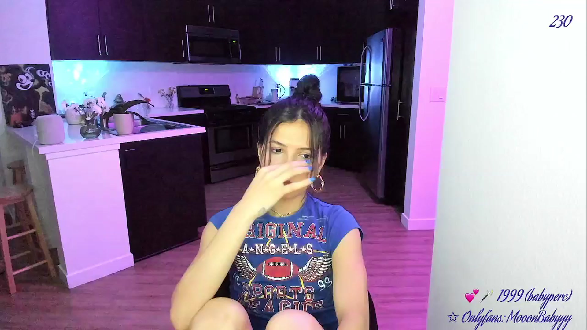Gallery image thumbnail from vroom's myfreecams stream on, 05/06/2025, 06:24 image 4 of 20