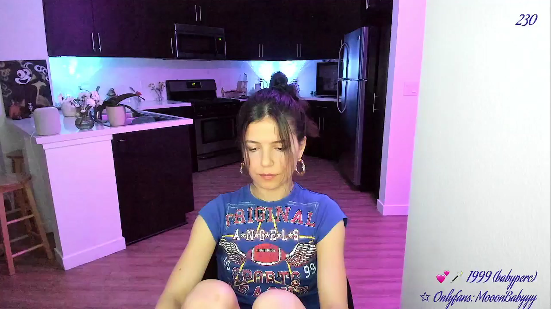 Gallery image thumbnail from vroom's myfreecams stream on, 05/06/2025, 06:24 image 14 of 20