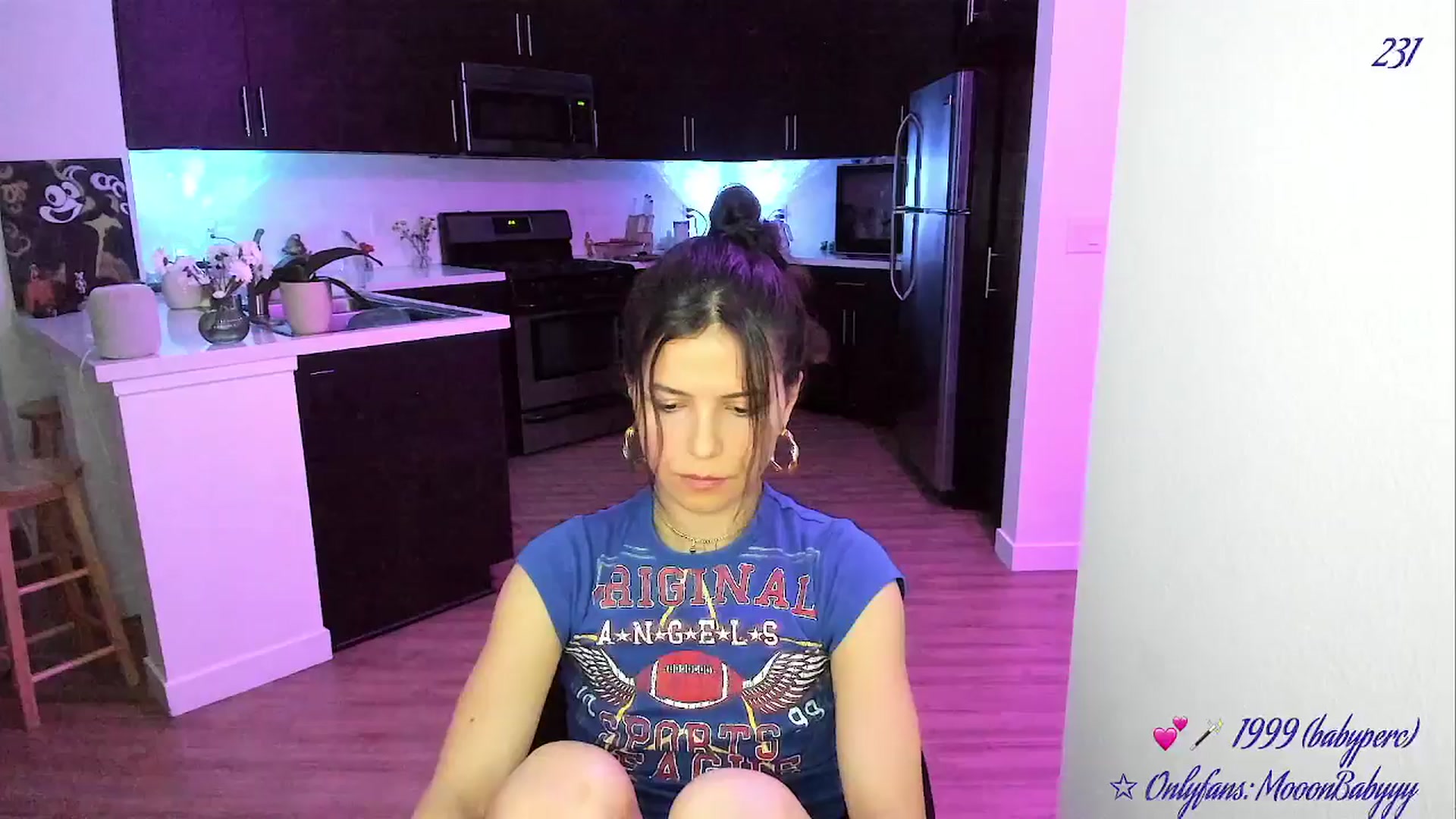Gallery image thumbnail from vroom's myfreecams stream on, 05/06/2025, 06:24 image 9 of 20