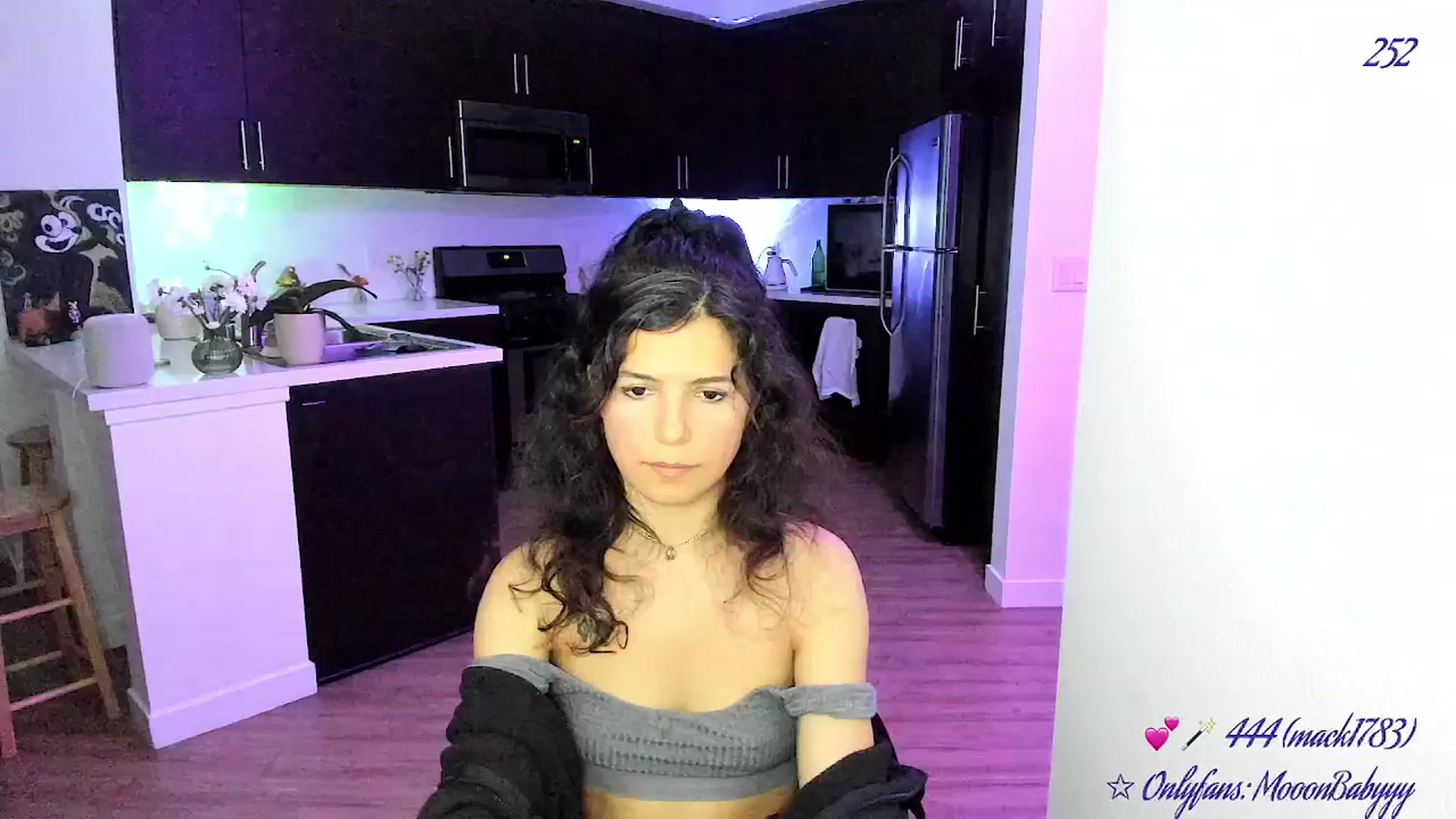 Gallery image thumbnail from vroom's myfreecams stream on, 05/07/2025, 05:12 image 20 of 20