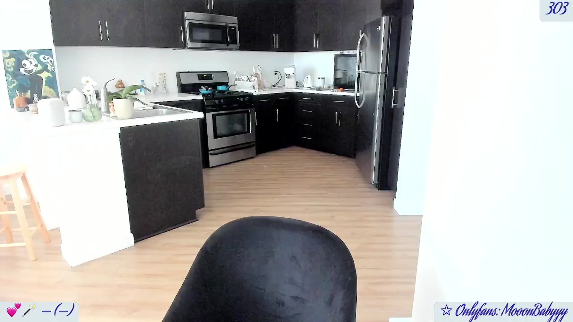 Gallery image thumbnail from vroom's myfreecams stream on, 05/12/2025, 24:01 image 13 of 20