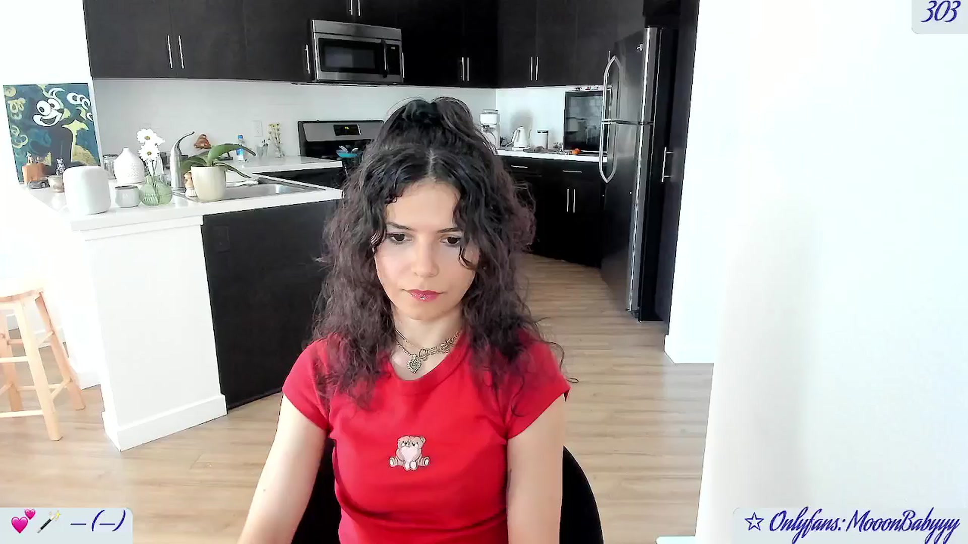 Gallery image thumbnail from vroom's myfreecams stream on, 05/12/2025, 24:01 image 10 of 20