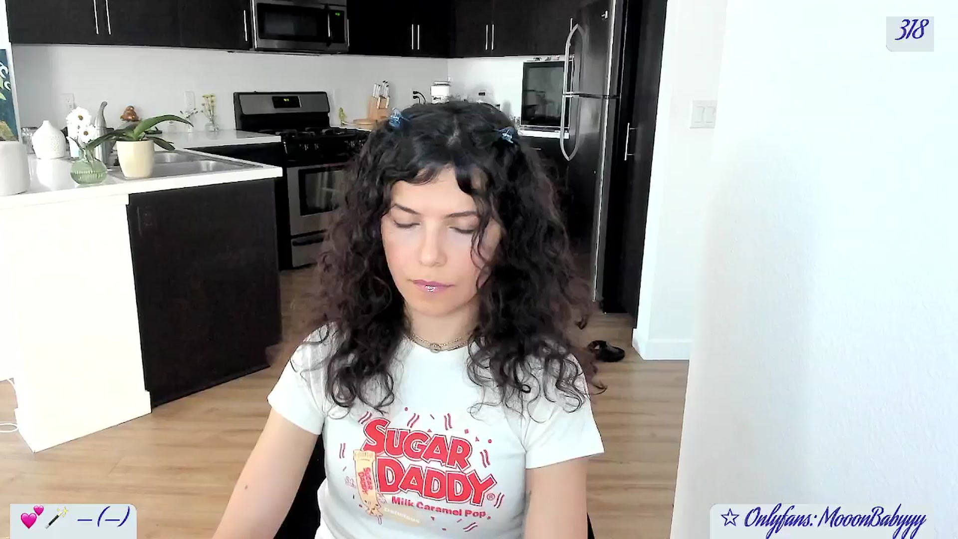Gallery image thumbnail from vroom's myfreecams stream on, 05/13/2025, 04:49 image 2 of 20