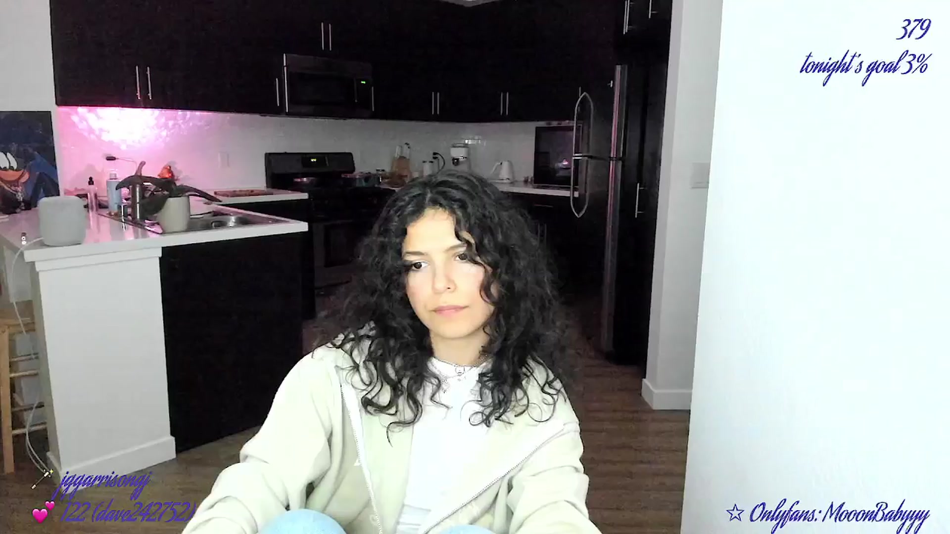 Gallery image thumbnail from vroom's myfreecams stream on, 05/18/2025, 06:32 image 11 of 20