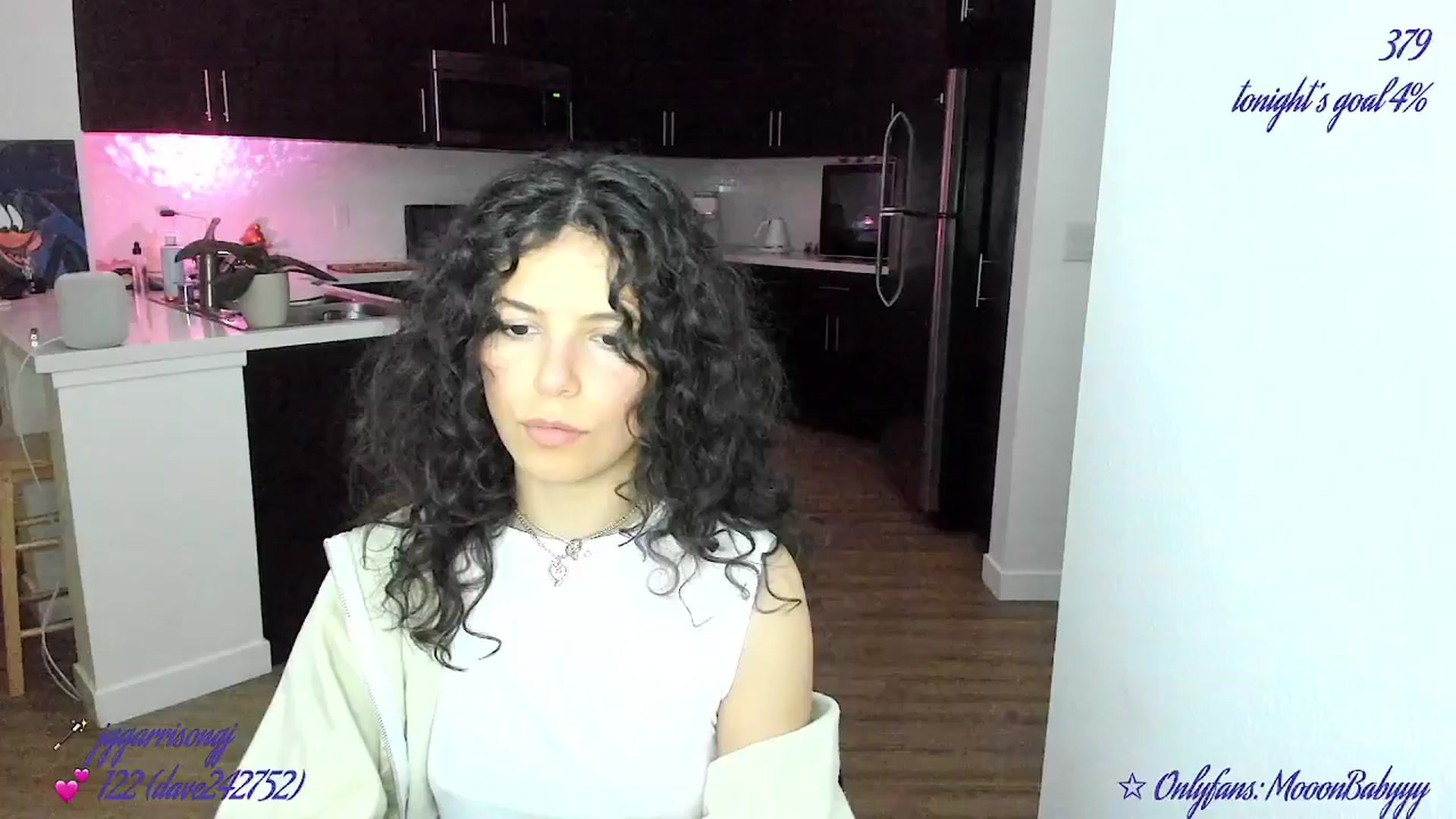 Gallery image thumbnail from vroom's myfreecams stream on, 05/18/2025, 06:32 image 15 of 20