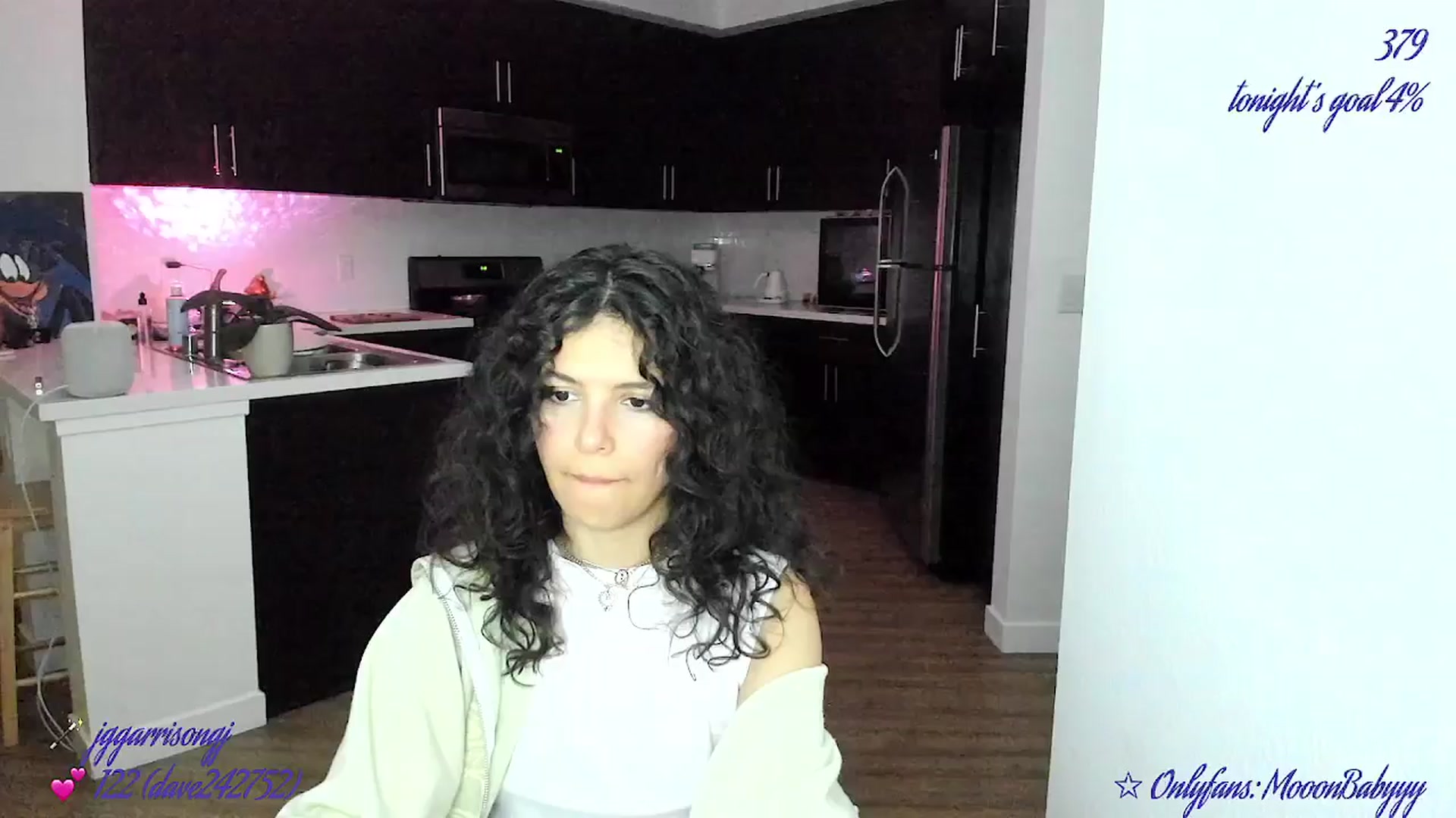Gallery image thumbnail from vroom's myfreecams stream on, 05/18/2025, 06:32 image 14 of 20