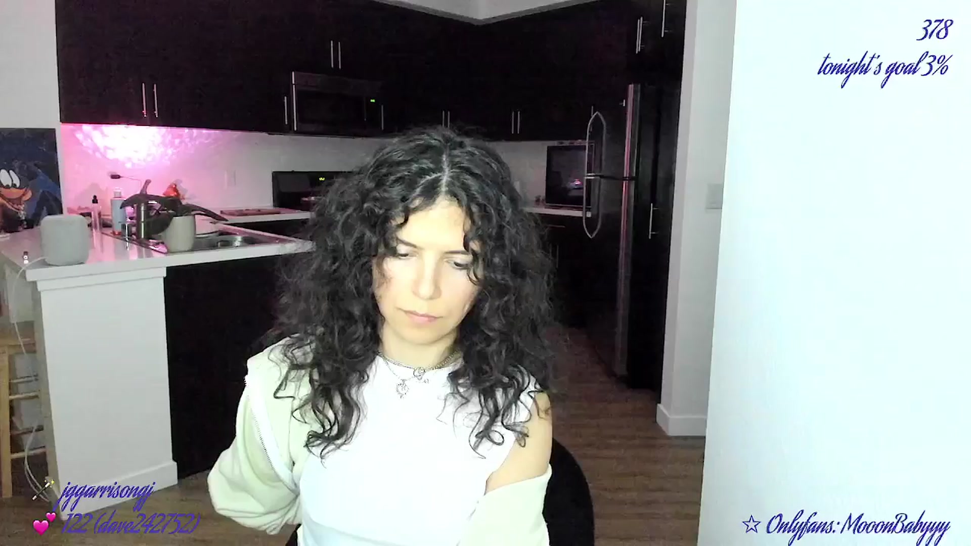 Gallery image thumbnail from vroom's myfreecams stream on, 05/18/2025, 06:32 image 12 of 20