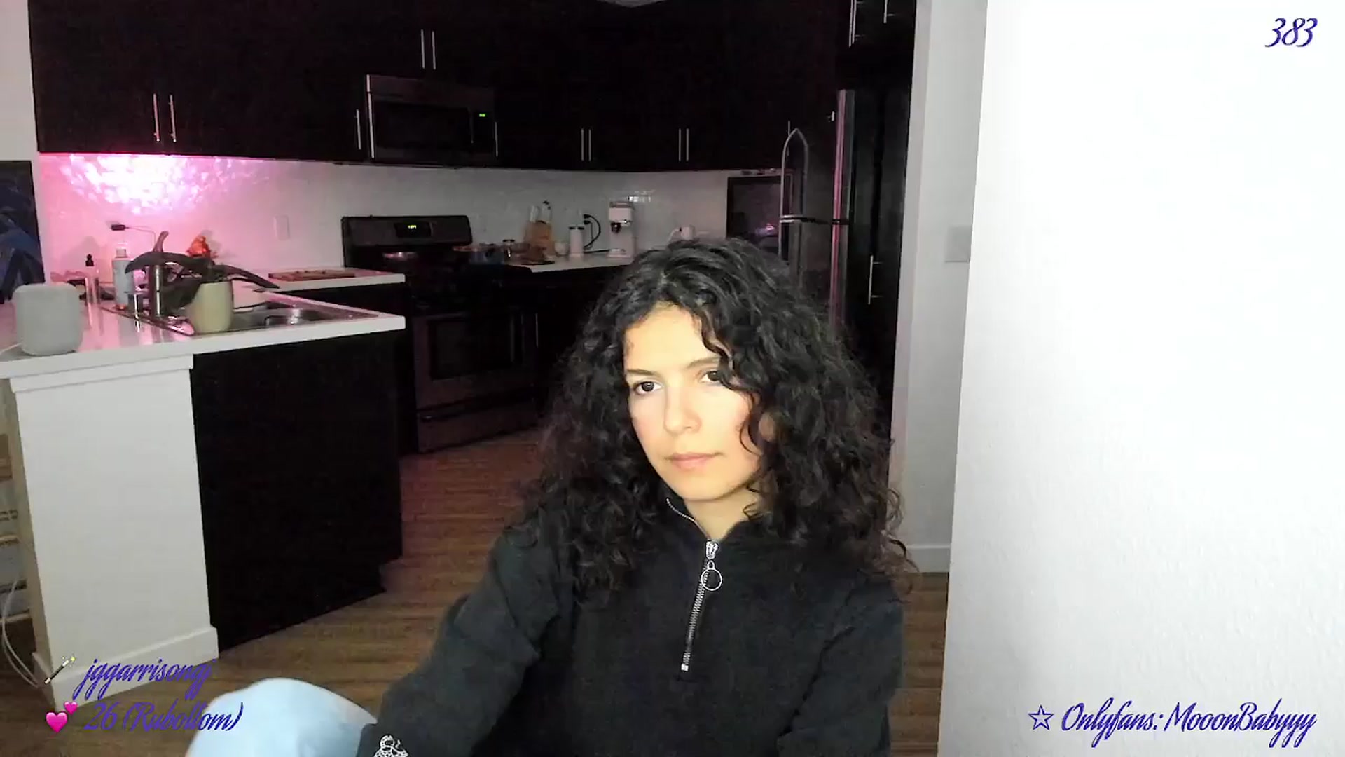 Gallery image thumbnail from vroom's myfreecams stream on, 05/18/2025, 06:32 image 6 of 20