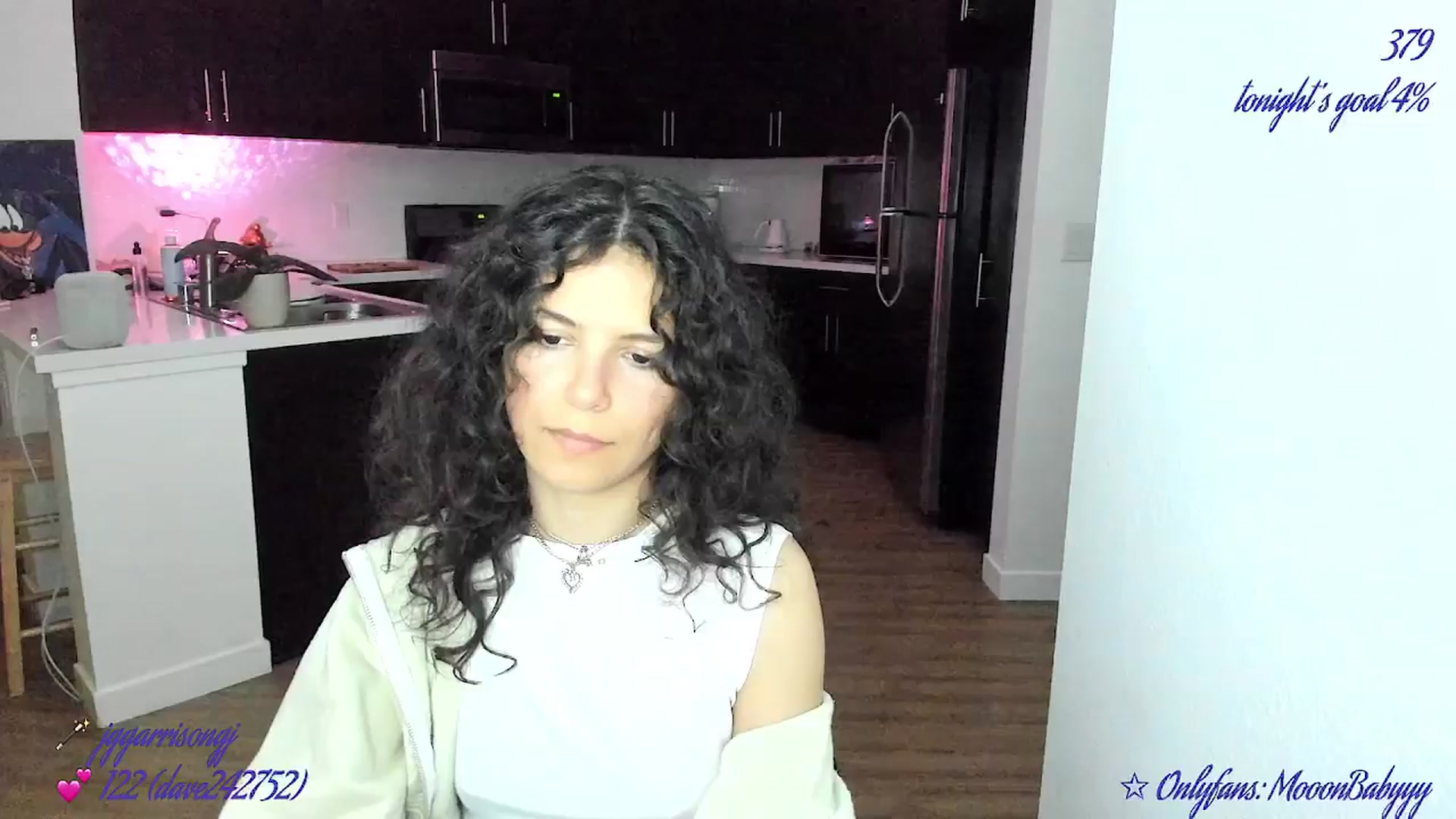 Gallery image thumbnail from vroom's myfreecams stream on, 05/18/2025, 06:32 image 16 of 20