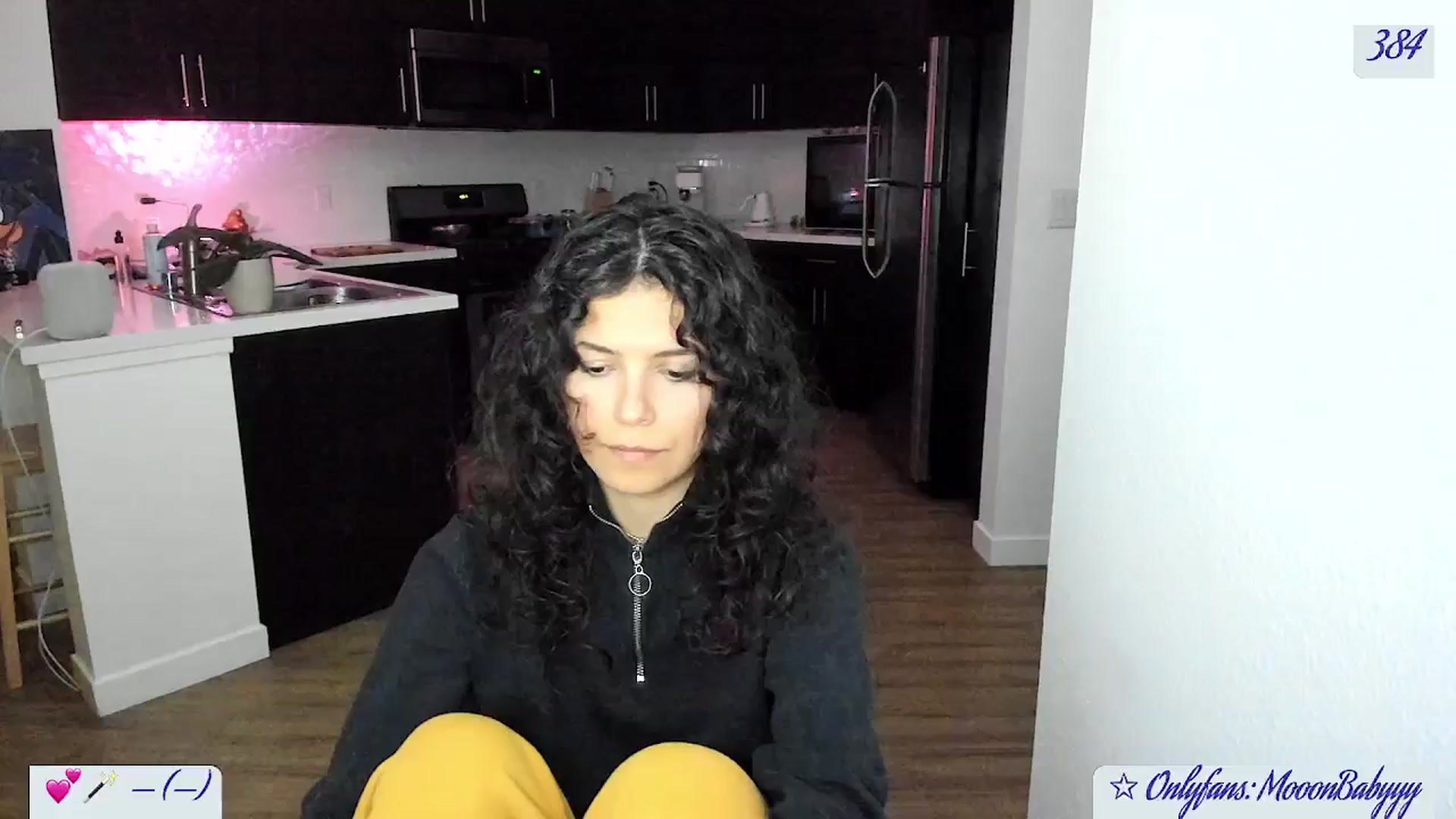 Gallery image thumbnail from vroom's myfreecams stream on, 05/18/2025, 06:32 image 1 of 20