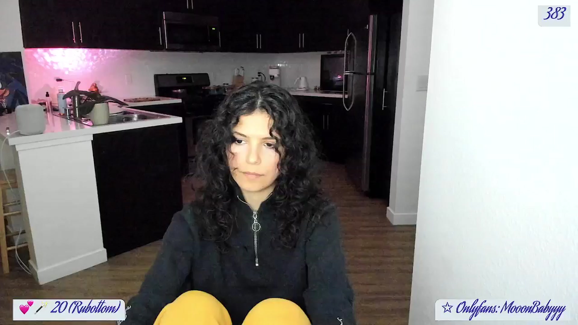 Gallery image thumbnail from vroom's myfreecams stream on, 05/18/2025, 06:32 image 4 of 20