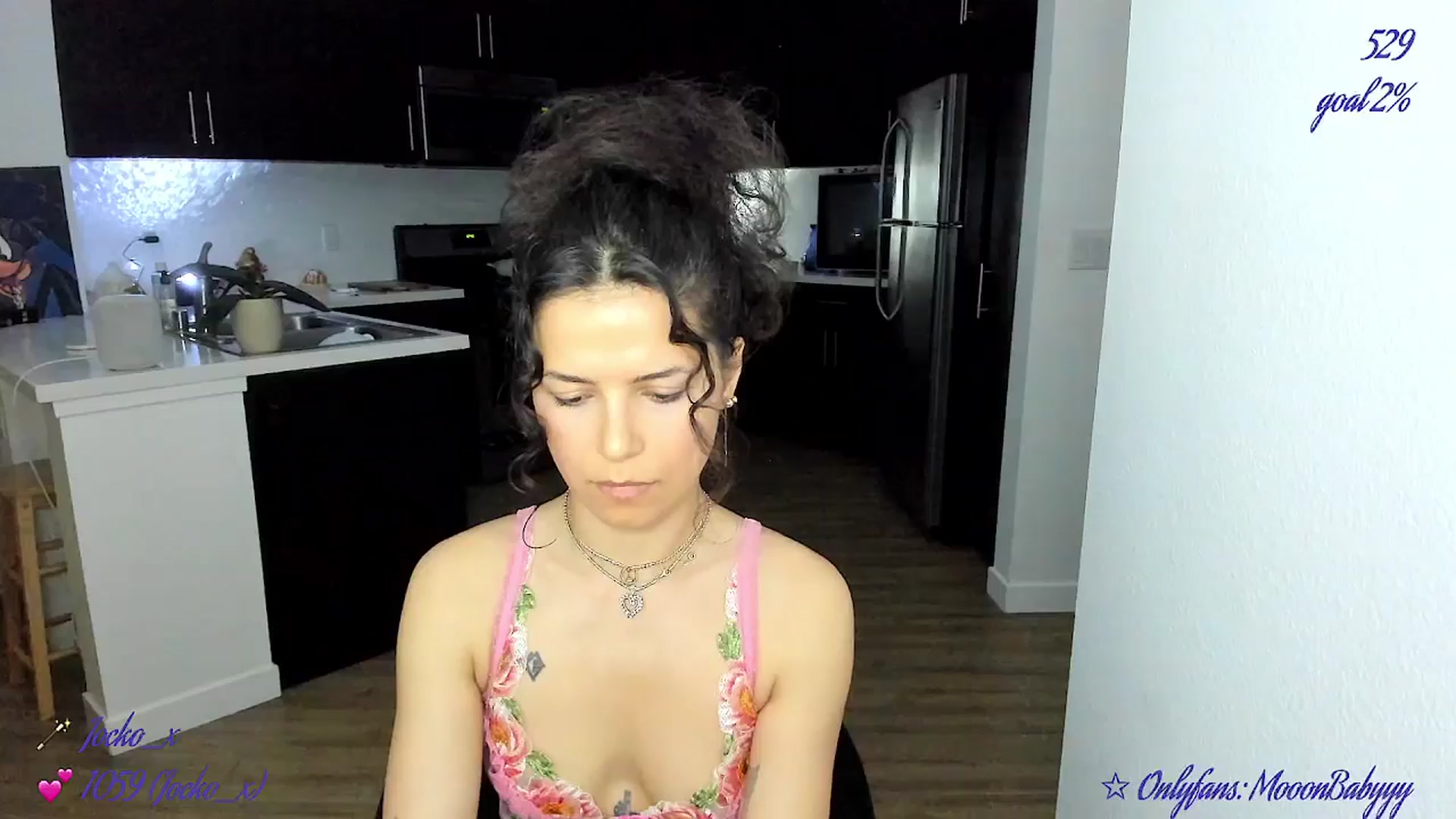 Gallery image thumbnail from vroom's myfreecams stream on, 05/24/2025, 06:05 image 13 of 20