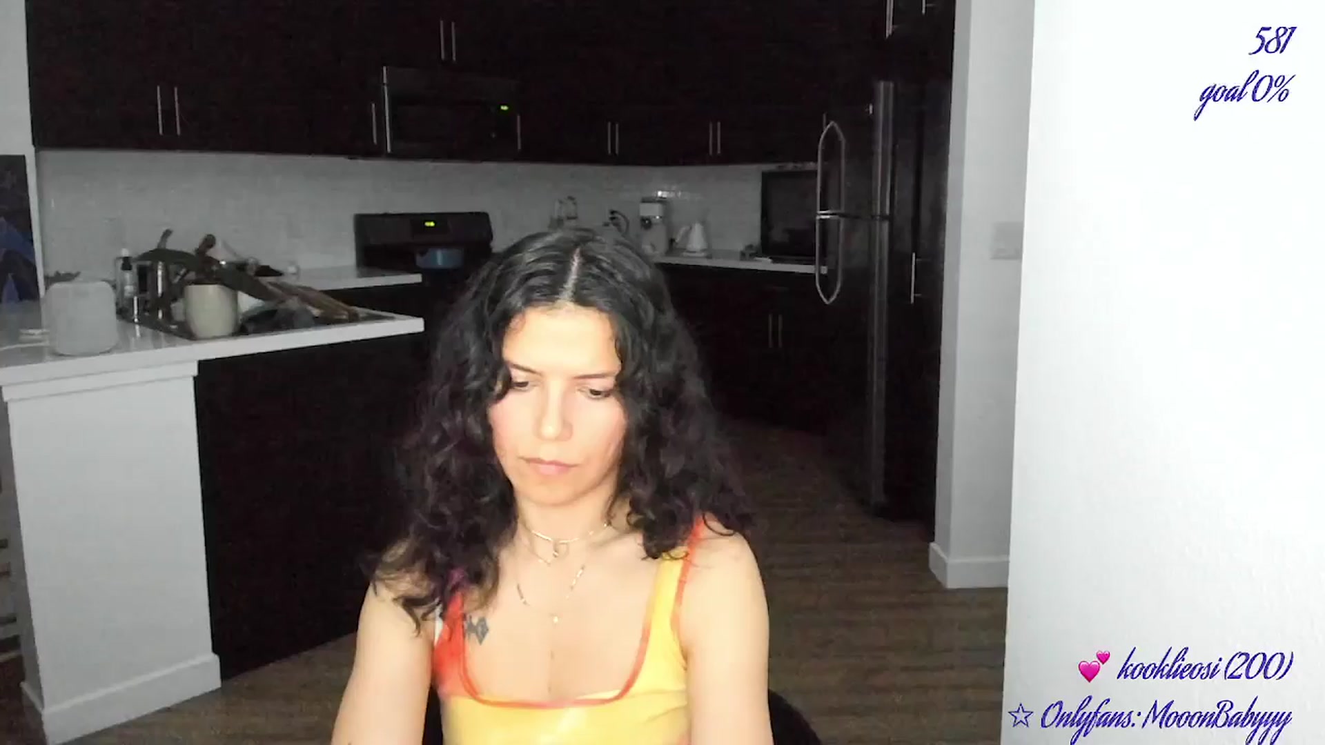 Gallery image thumbnail from vroom's myfreecams stream on, 05/28/2025, 03:36 image 17 of 20