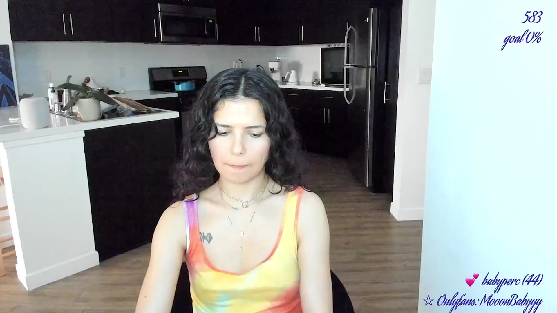 Gallery image thumbnail from vroom's myfreecams stream on, 05/28/2025, 03:36 image 6 of 20
