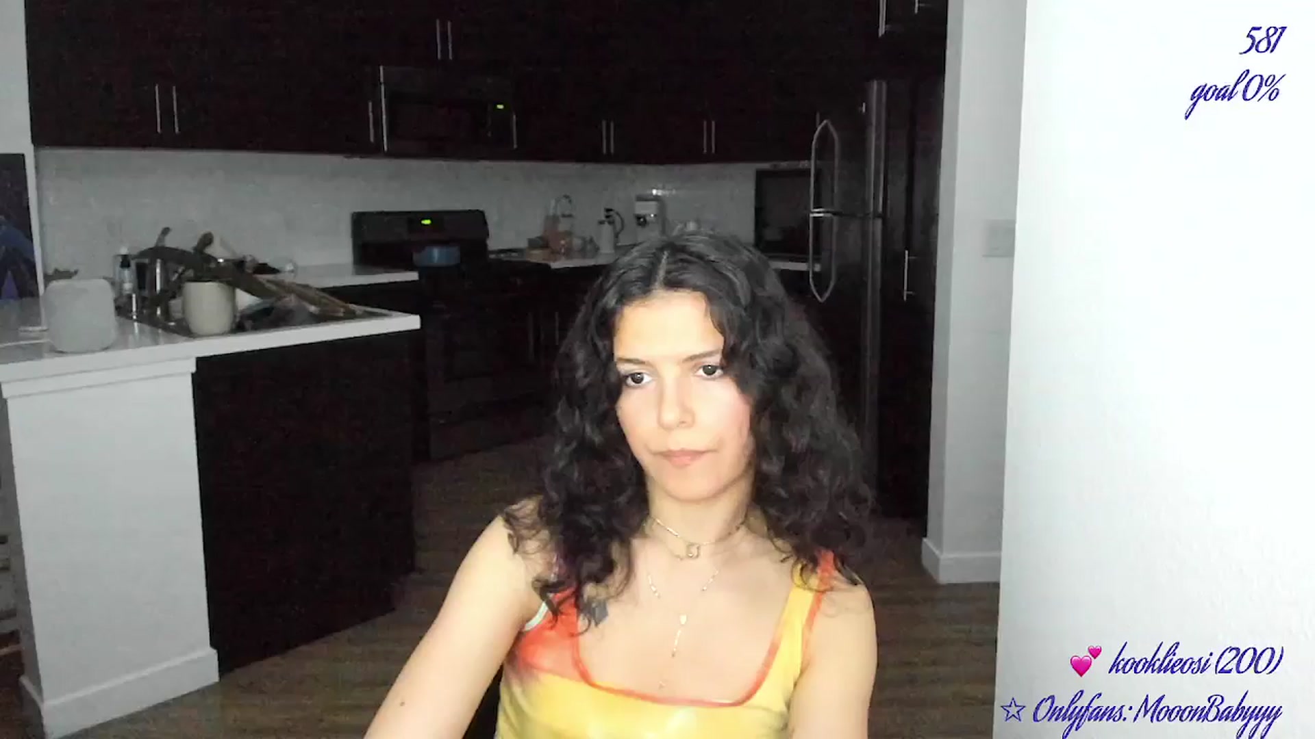 Gallery image thumbnail from vroom's myfreecams stream on, 05/28/2025, 03:36 image 18 of 20