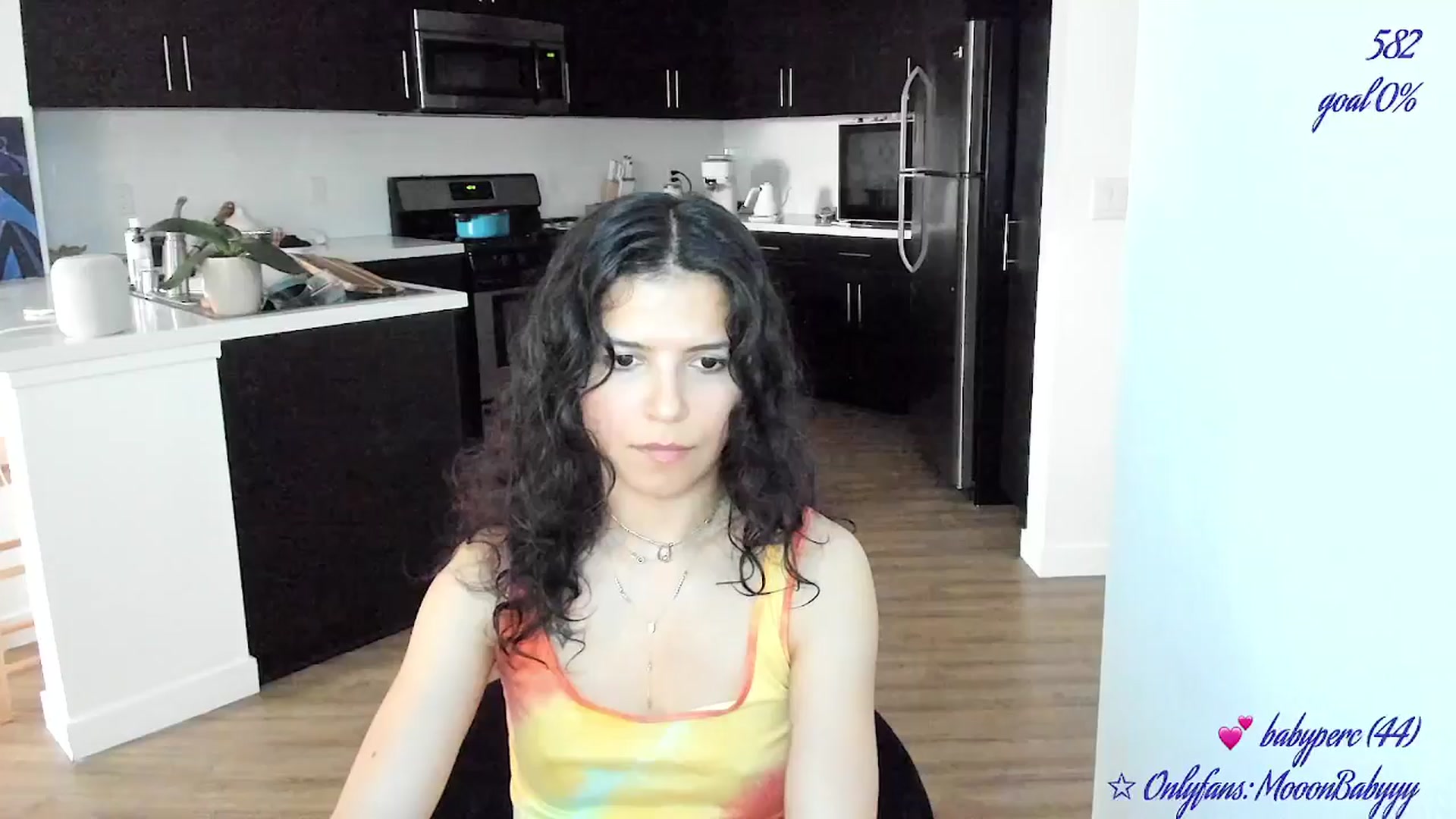 Gallery image thumbnail from vroom's myfreecams stream on, 05/28/2025, 03:36 image 2 of 20