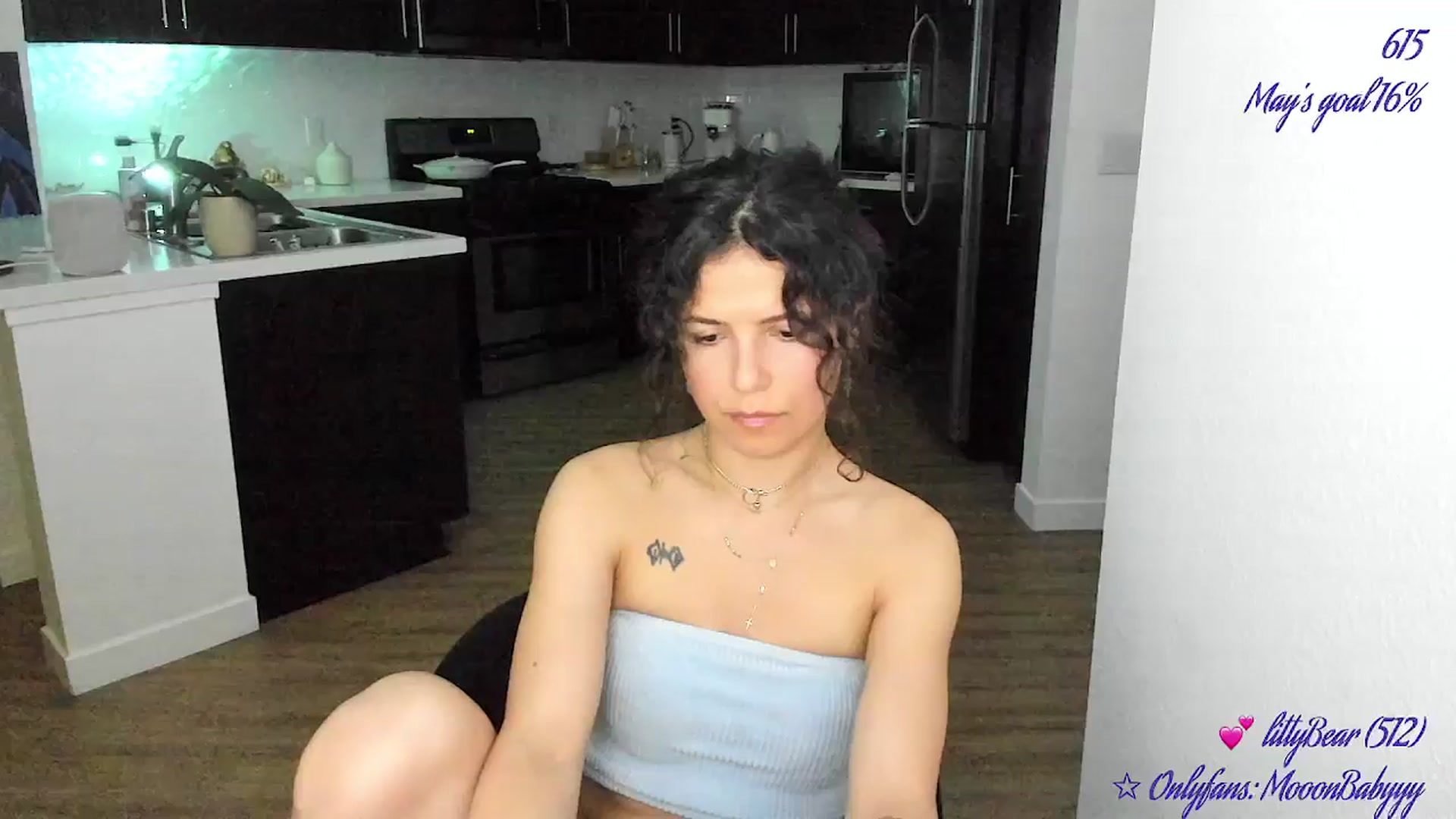 Gallery image thumbnail from vroom's myfreecams stream on, 05/30/2025, 05:51 image 17 of 20