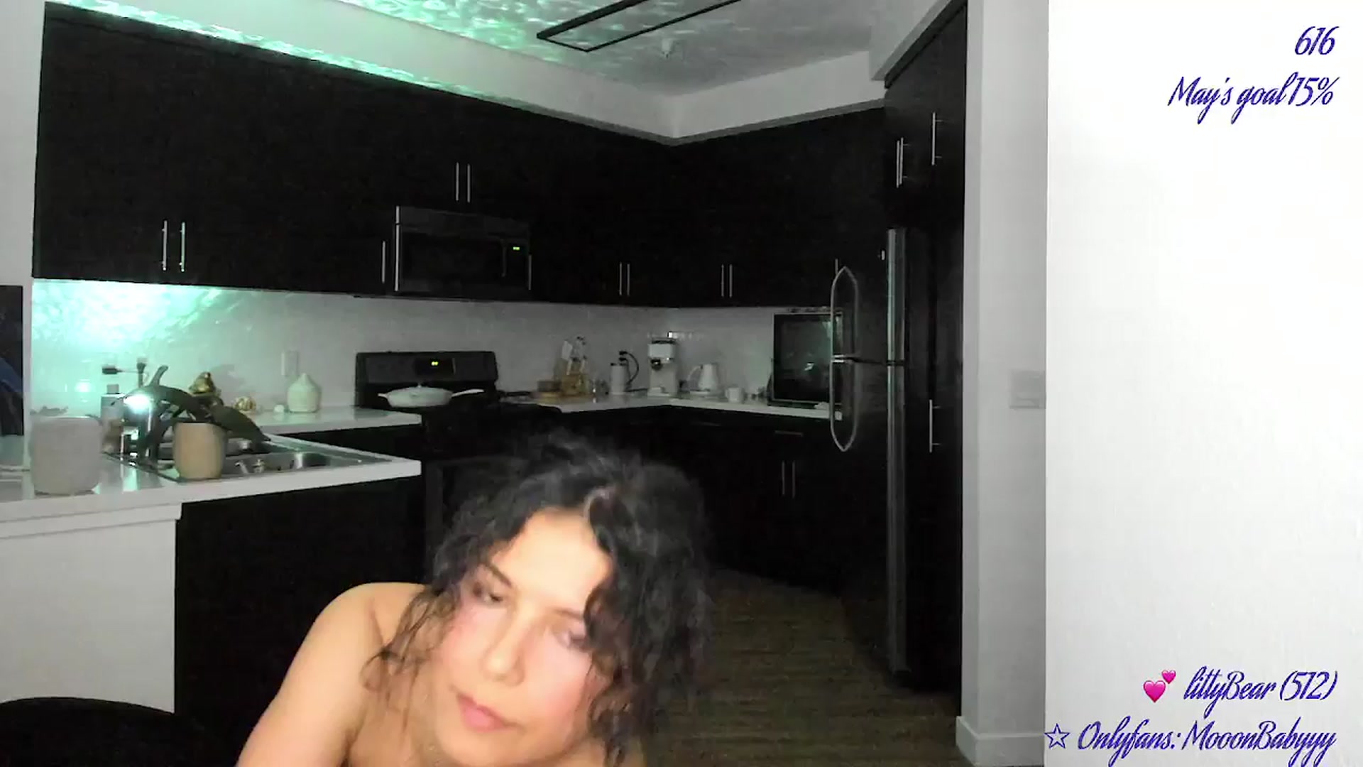 Gallery image thumbnail from vroom's myfreecams stream on, 05/30/2025, 05:51 image 13 of 20