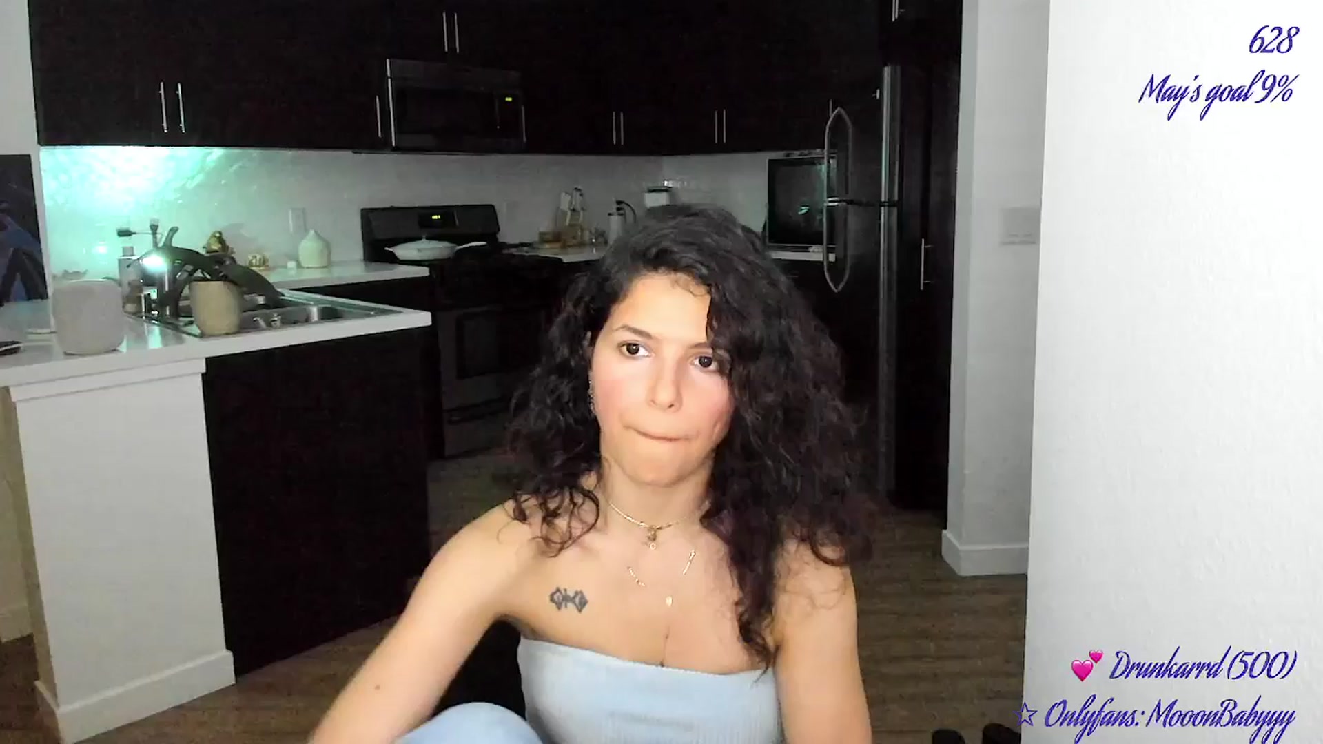 Gallery image thumbnail from vroom's myfreecams stream on, 05/30/2025, 05:51 image 1 of 20