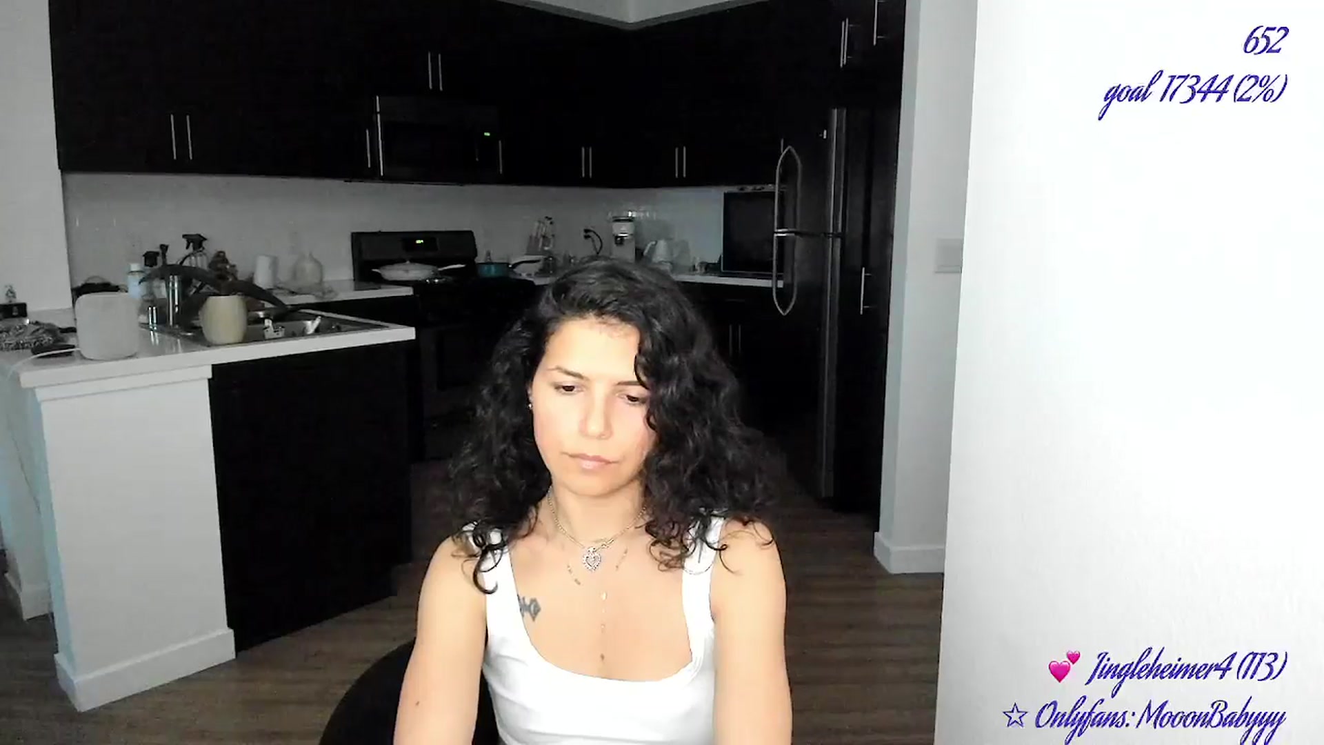 Gallery image thumbnail from vroom's myfreecams stream on, 06/01/2025, 04:08 image 14 of 20