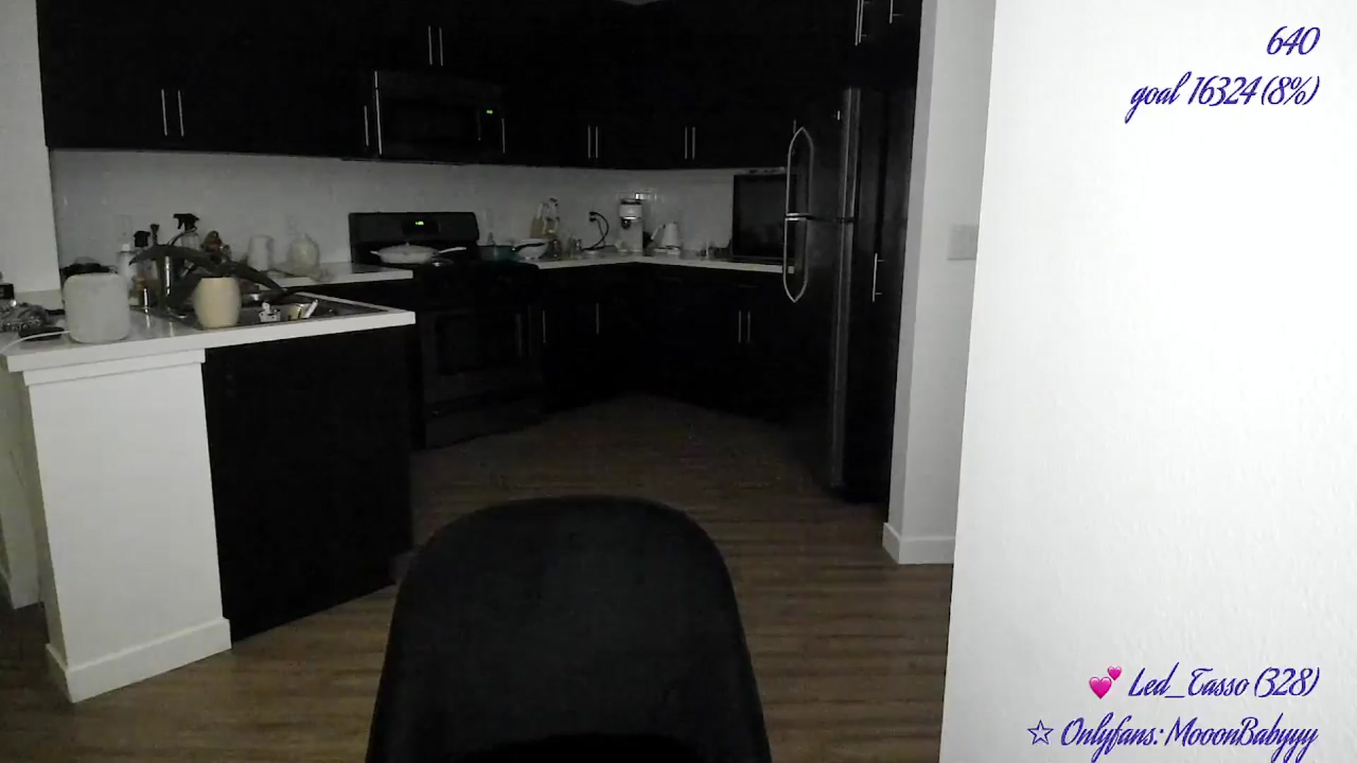 Gallery image thumbnail from vroom's myfreecams stream on, 06/01/2025, 04:08 image 18 of 20
