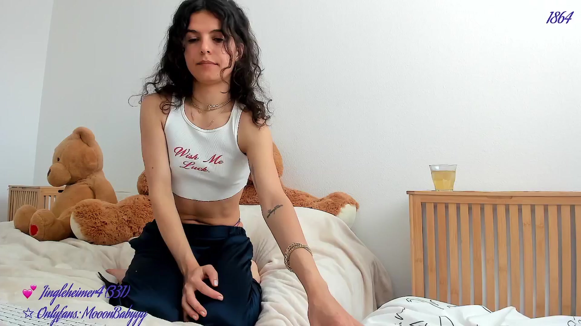 Gallery image thumbnail from vroom's myfreecams stream on, 06/07/2025, 22:32 image 18 of 20