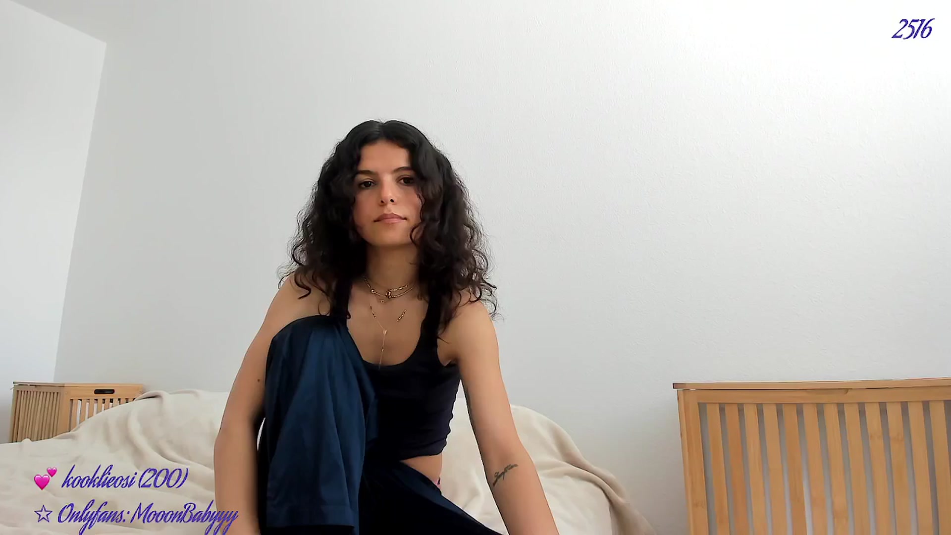 Gallery image thumbnail from vroom's myfreecams stream on, 06/07/2025, 22:32 image 9 of 20