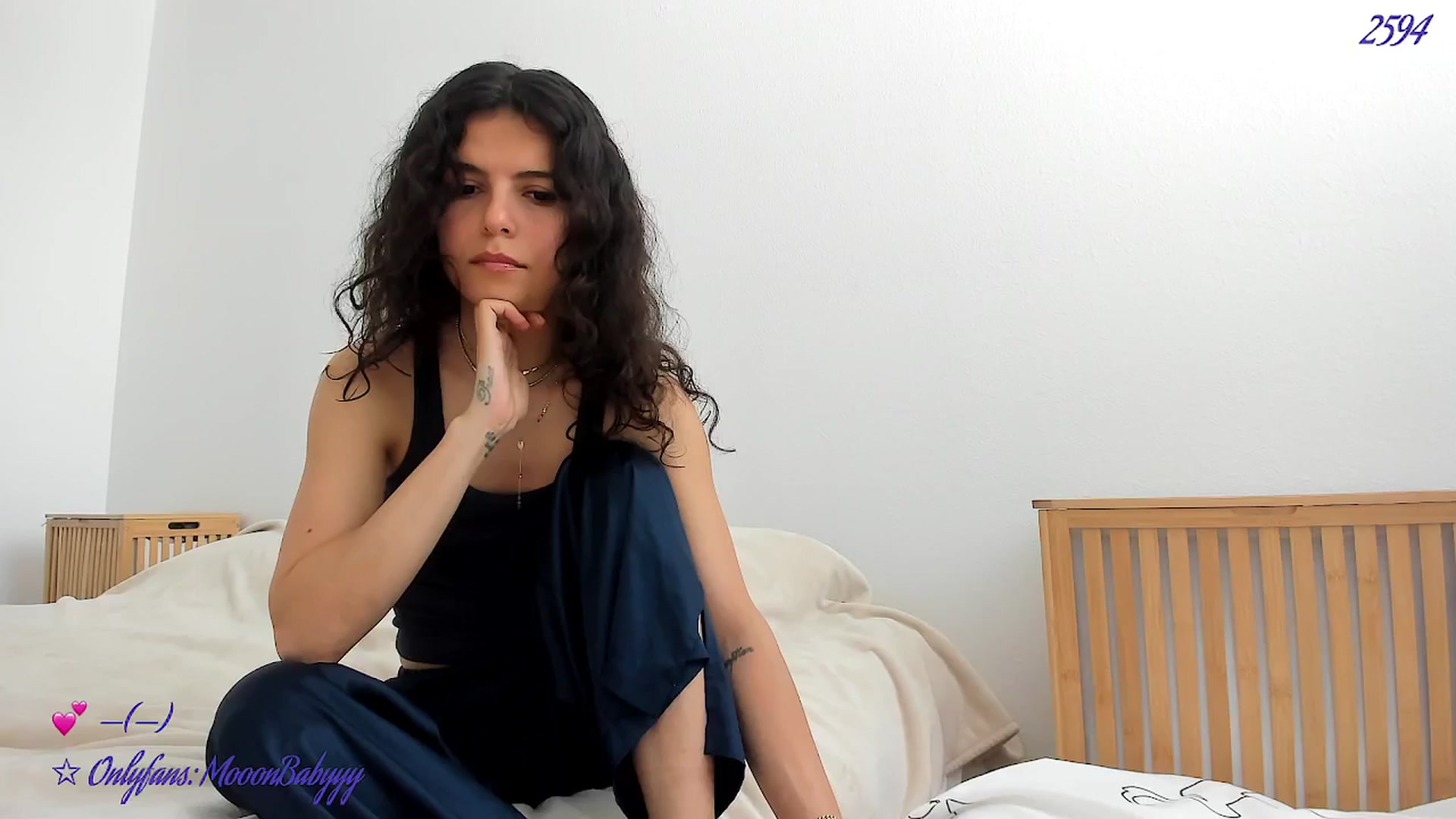 Gallery image thumbnail from vroom's myfreecams stream on, 06/07/2025, 22:32 image 3 of 20