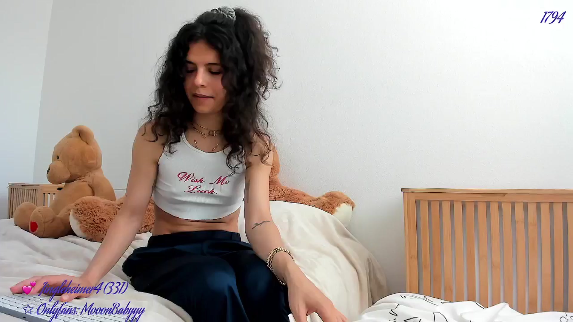 Gallery image thumbnail from vroom's myfreecams stream on, 06/07/2025, 22:32 image 20 of 20