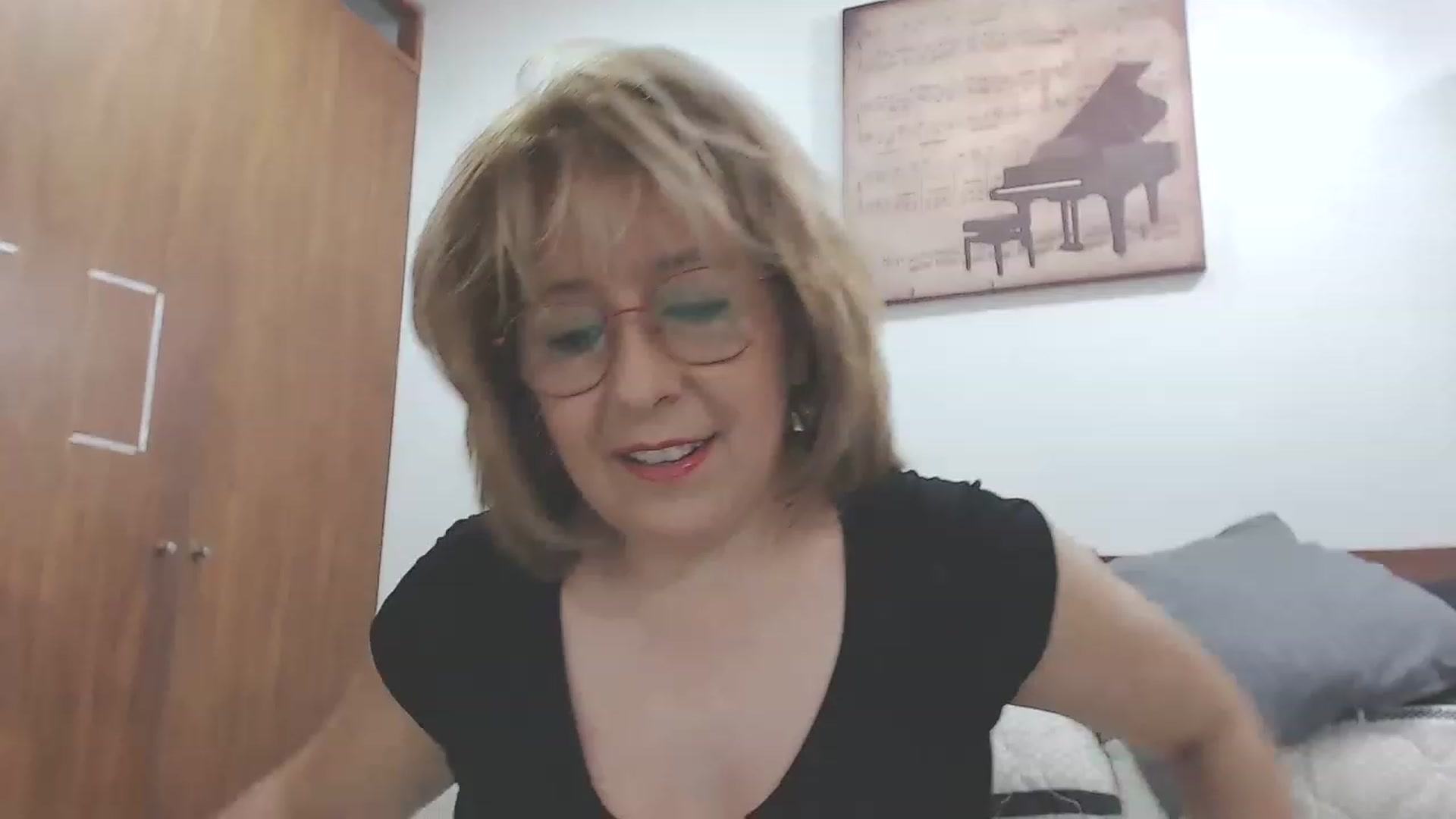 Gallery image thumbnail from wackycharm's myfreecams stream on, 11/17/2022, 23:19 image 1 of 20