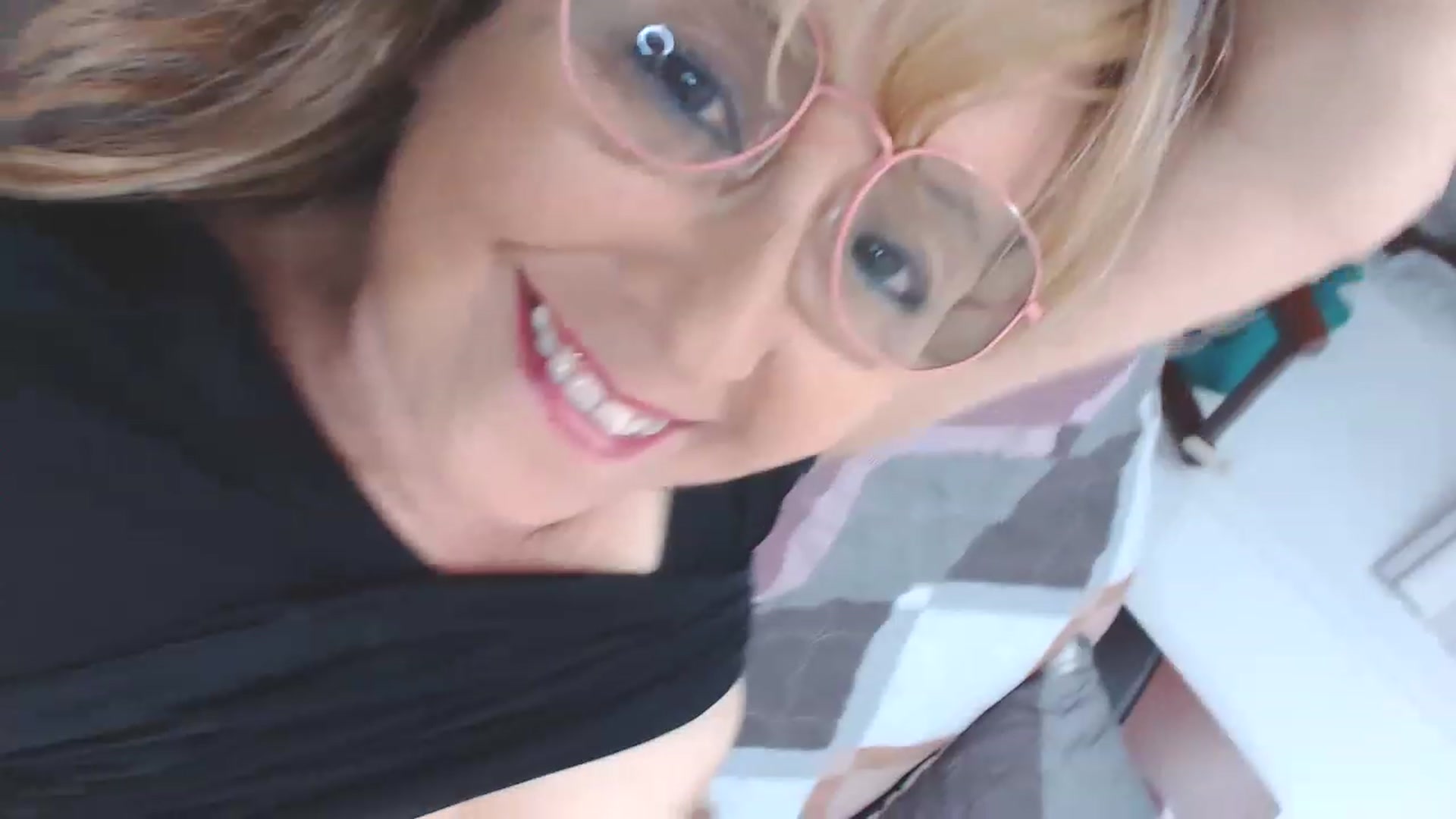 Gallery image thumbnail from wackycharm's myfreecams stream on, 07/18/2023, 24:01 image 12 of 20