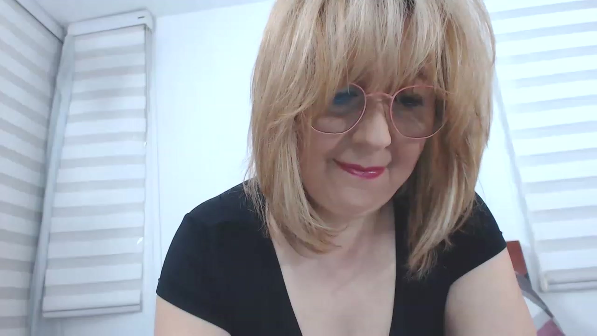 Gallery image thumbnail from wackycharm's myfreecams stream on, 07/18/2023, 24:01 image 7 of 20
