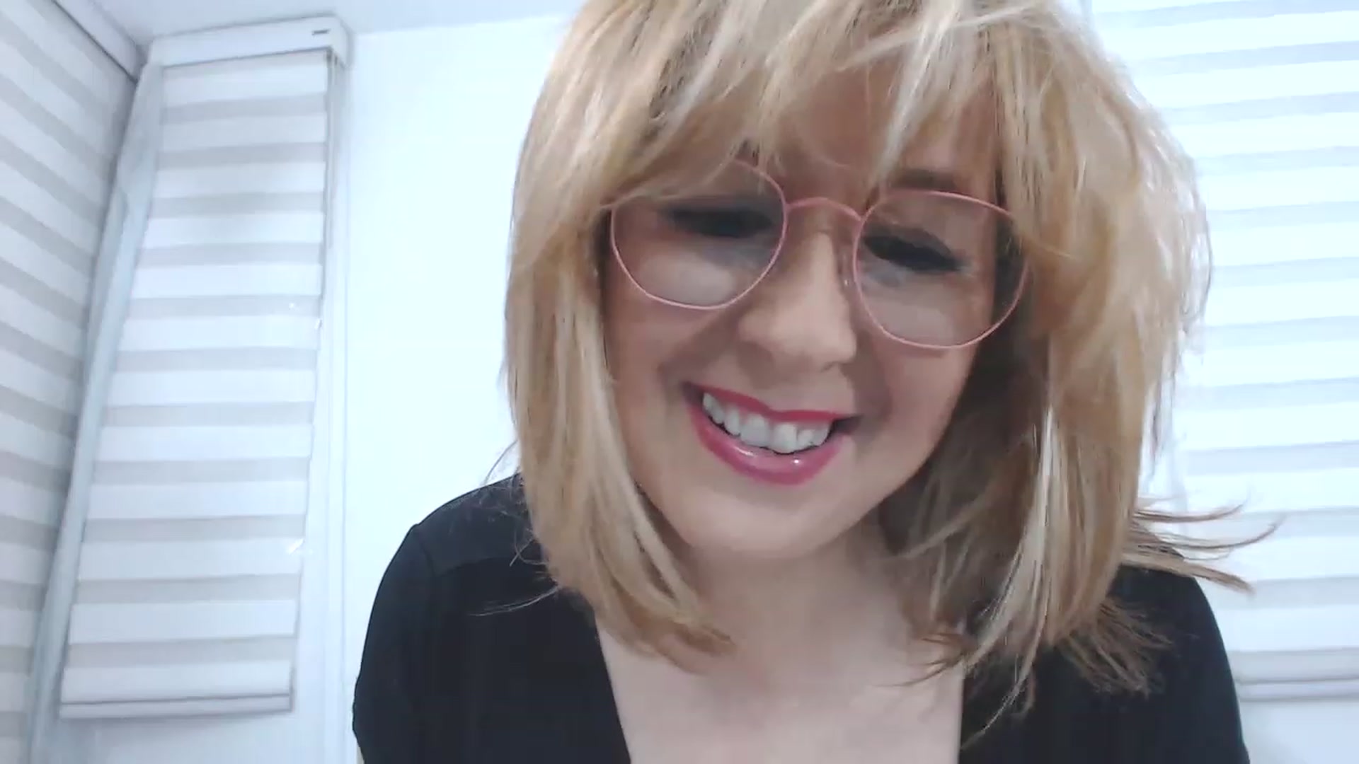 Gallery image thumbnail from wackycharm's myfreecams stream on, 07/18/2023, 24:01 image 14 of 20