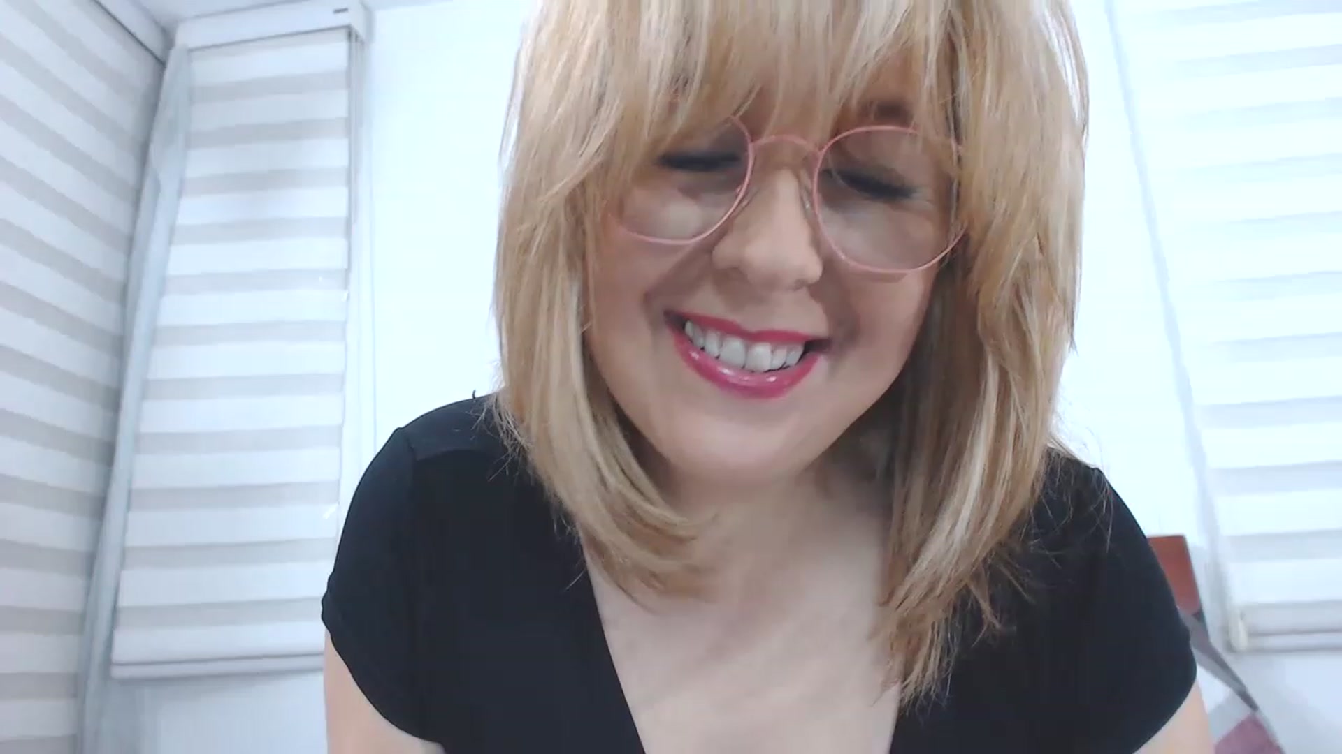 Gallery image thumbnail from wackycharm's myfreecams stream on, 07/18/2023, 24:01 image 9 of 20