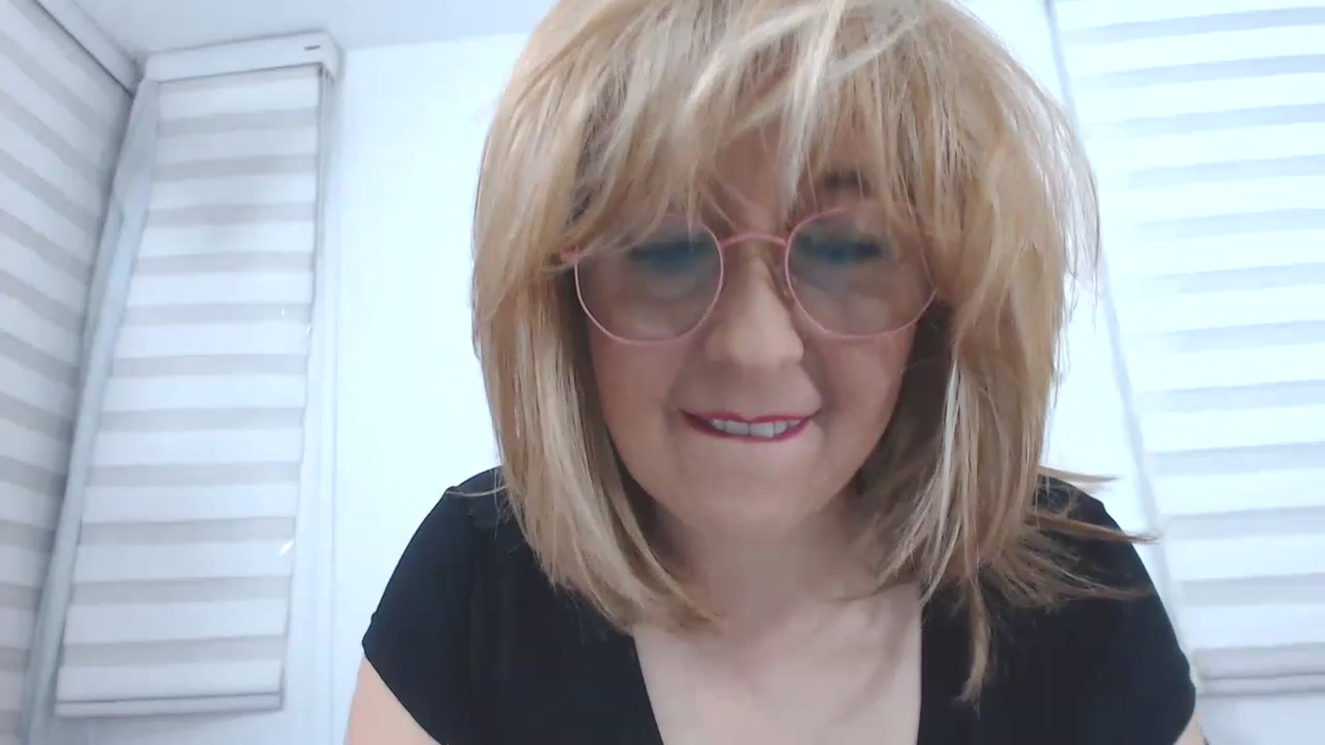 Gallery image thumbnail from wackycharm's myfreecams stream on, 07/18/2023, 24:01 image 15 of 20