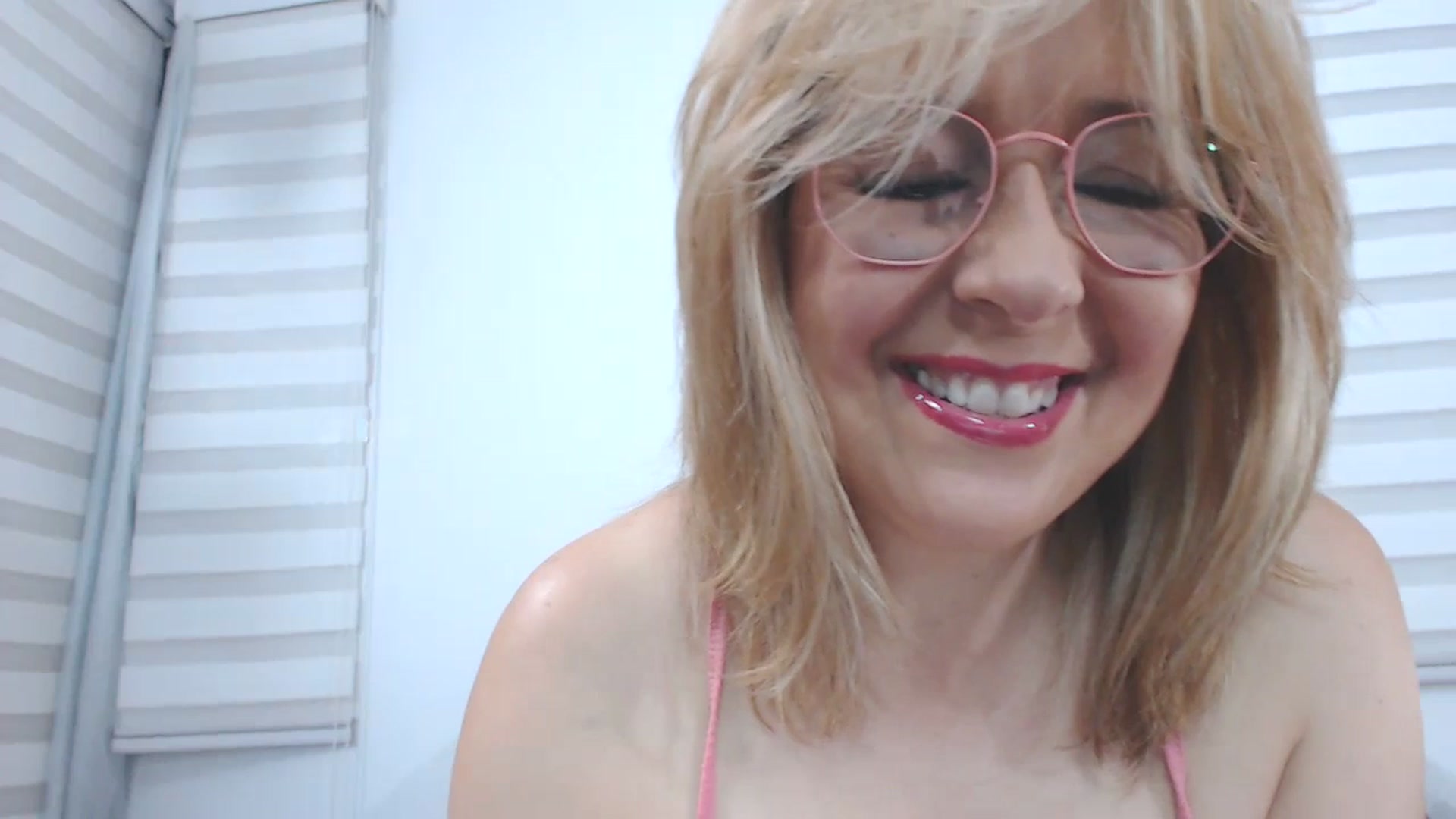 Gallery image thumbnail from wackycharm's myfreecams stream on, 07/19/2023, 24:18 image 3 of 20