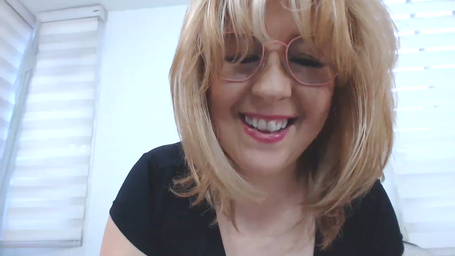 Gallery image thumbnail from wackycharm's myfreecams stream on, 08/20/2023, 22:57 image 15 of 20