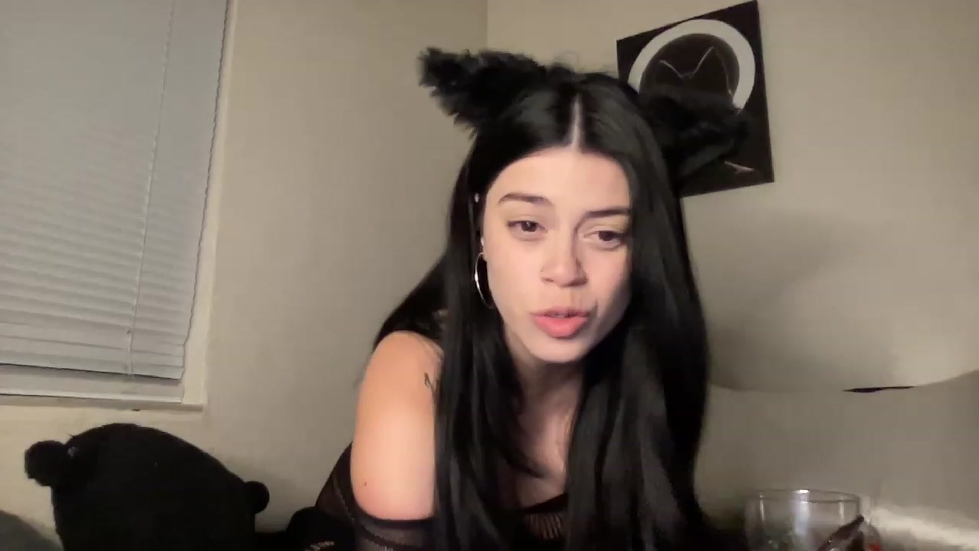 Gallery image thumbnail from waifujennaa's myfreecams stream on, 11/19/2022, 05:23 image 1 of 20