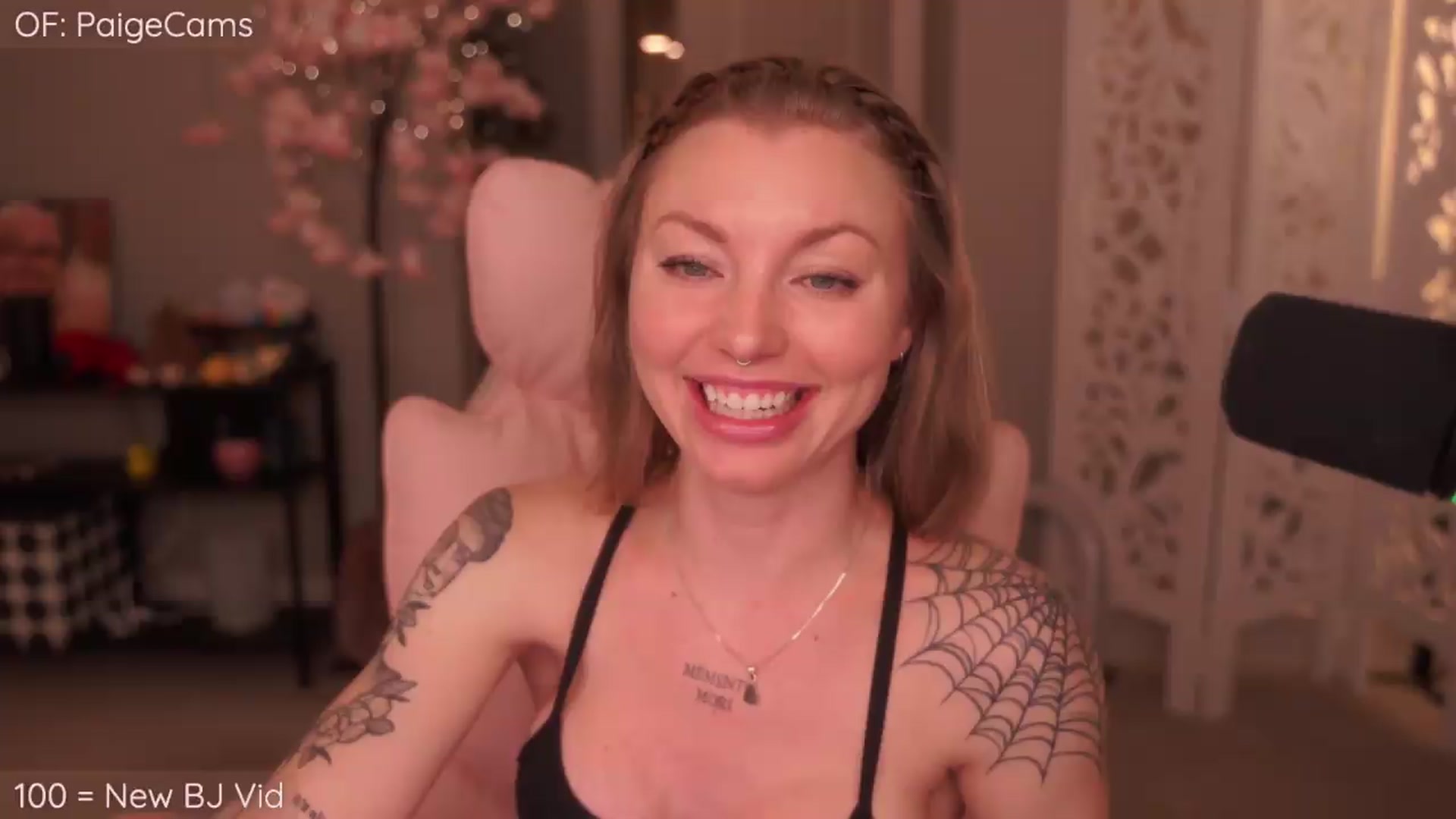 Gallery image thumbnail from wannabeMILF's myfreecams stream on, 08/04/2026, 05:53 image 2 of 20