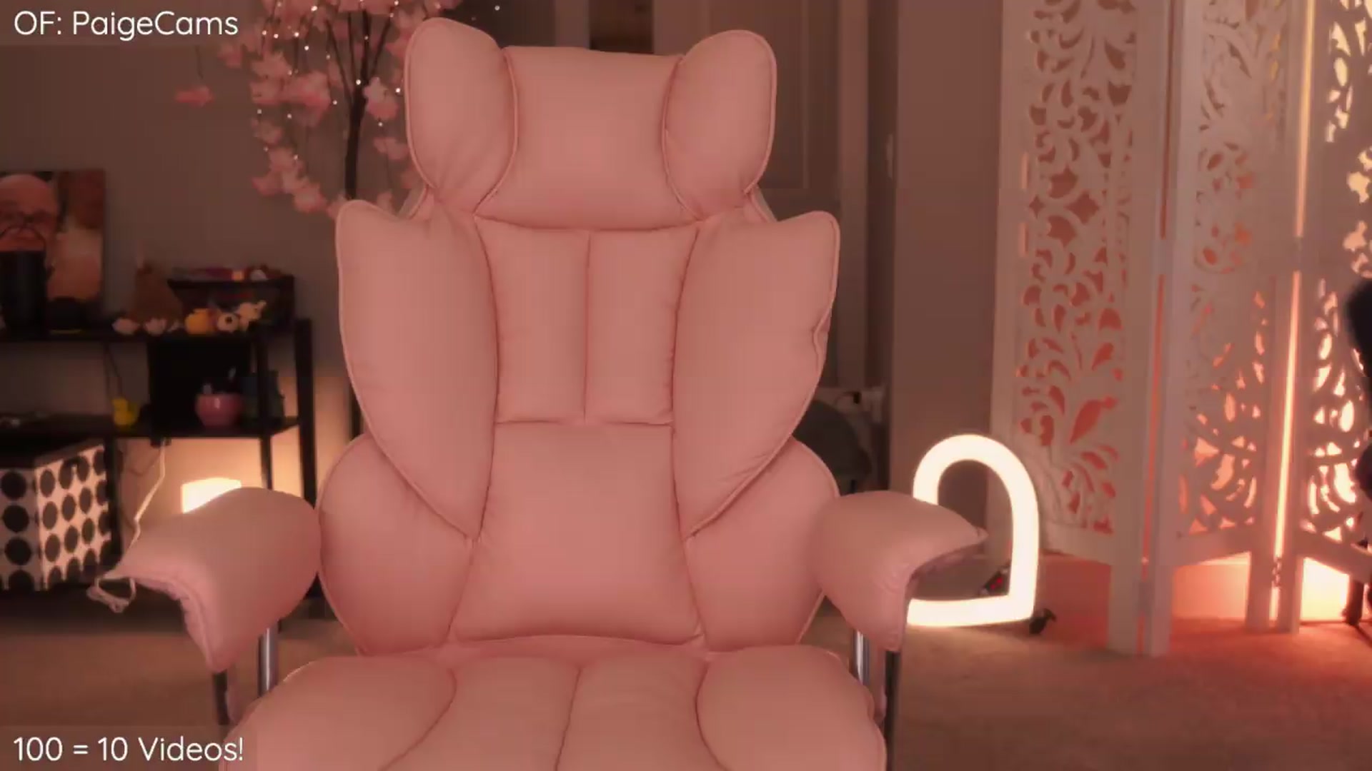 Gallery image thumbnail from wannabeMILF's myfreecams stream on, 08/27/2026, 24:03 image 15 of 20