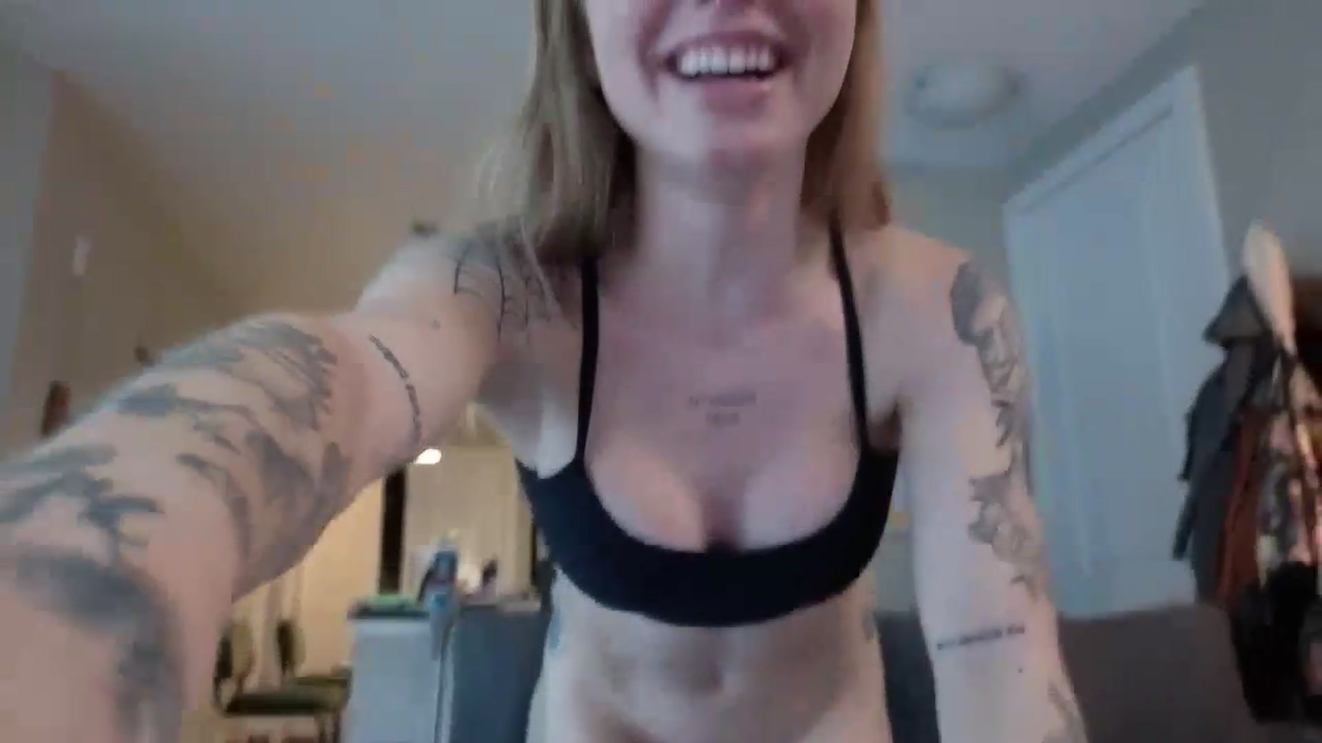 Gallery image thumbnail from wannabeMILF's myfreecams stream on, 09/01/2026, 23:57 image 11 of 20